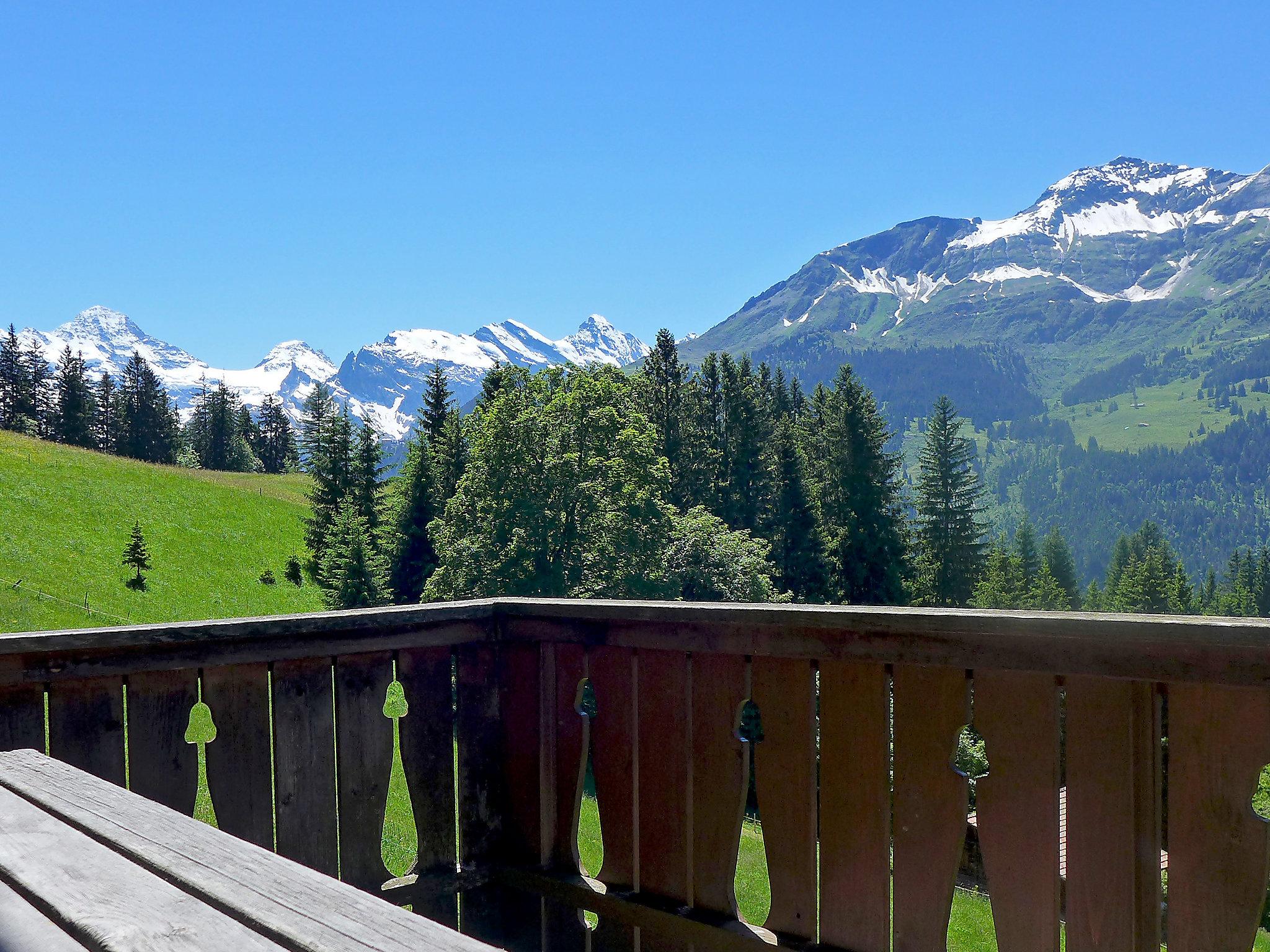 Foto 4 - Casa de 3 habitaciones en Lauterbrunnen con terraza y vistas a la montaña