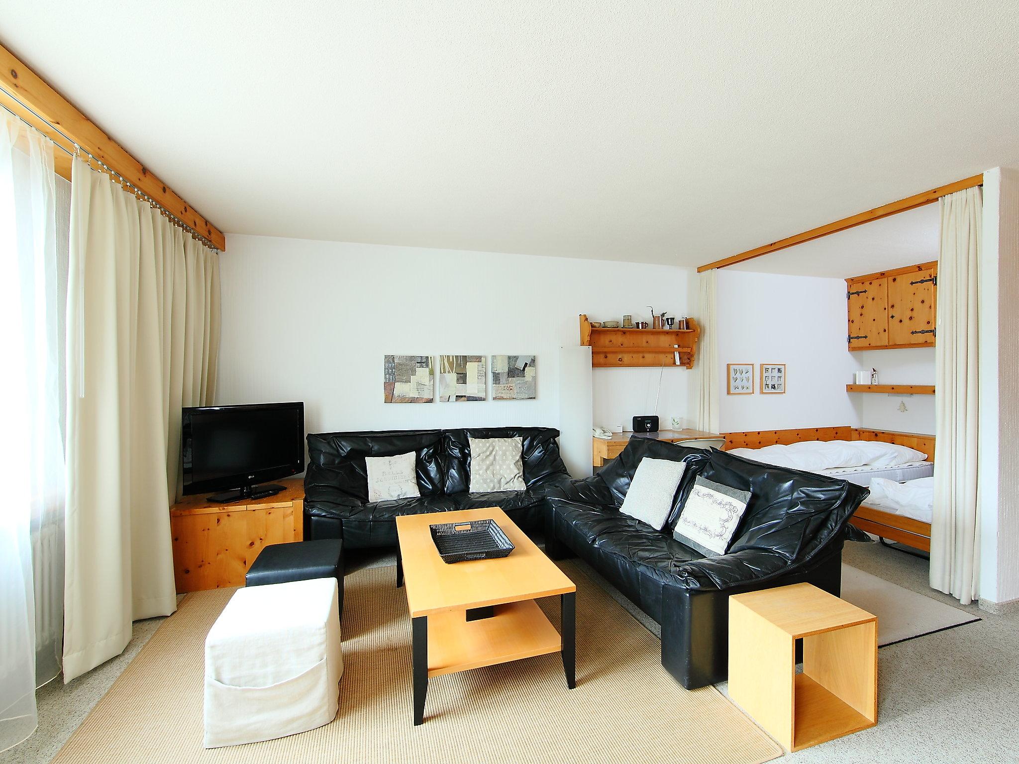 Photo 2 - 1 bedroom Apartment in Davos with swimming pool and mountain view