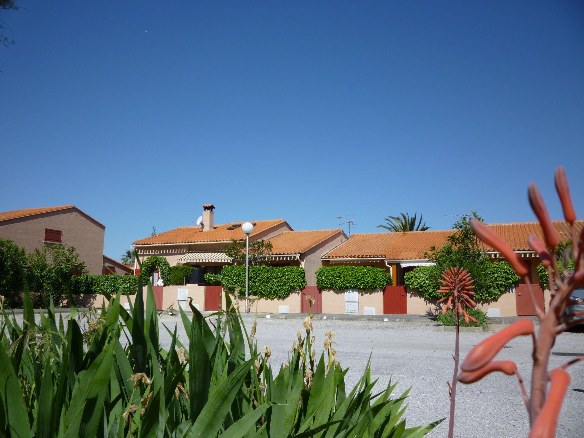 Photo 2 - Maison de 1 chambre à Saint-Cyprien avec jardin et vues à la mer