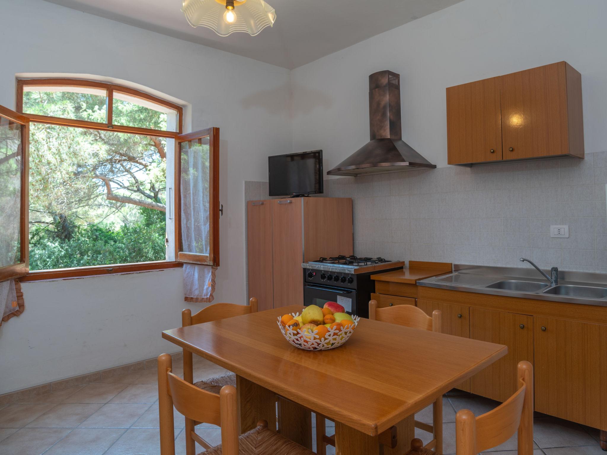 Foto 5 - Apartamento de 1 habitación en Valledoria con jardín y vistas al mar