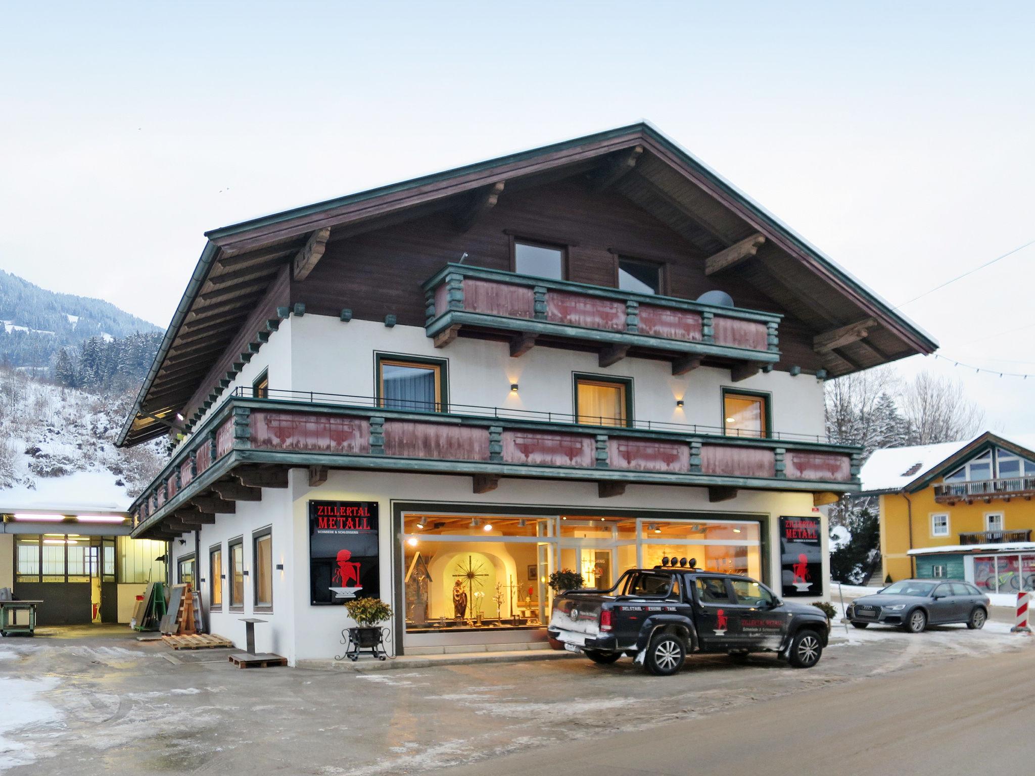 Photo 26 - Appartement de 4 chambres à Fügen avec terrasse et vues sur la montagne