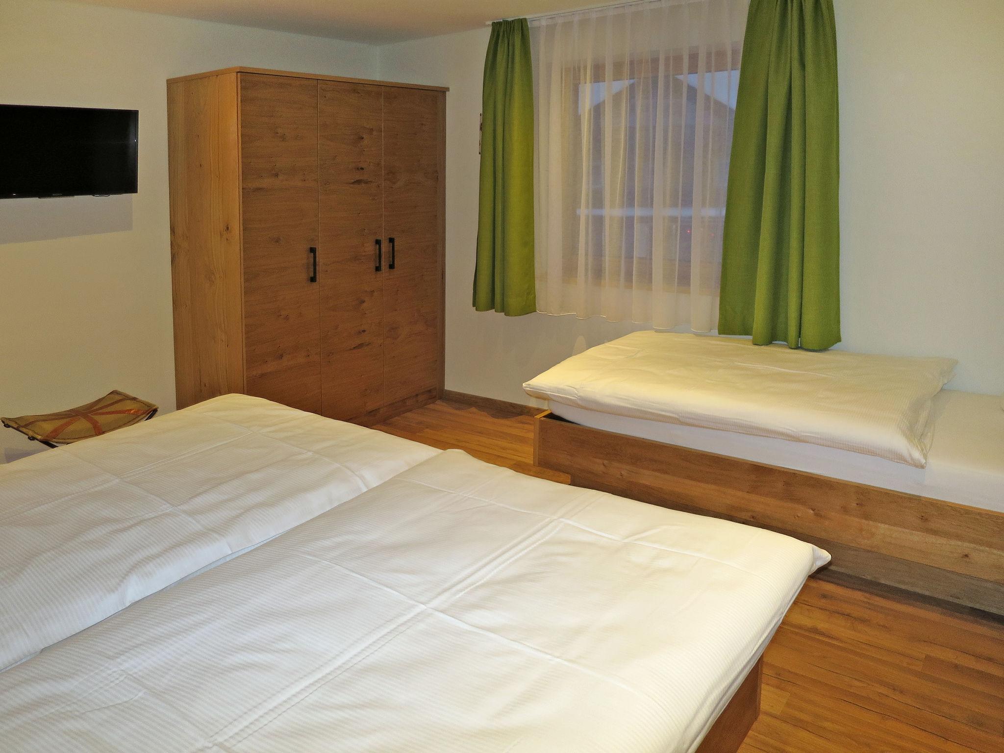 Foto 11 - Appartamento con 4 camere da letto a Fügen con terrazza e vista sulle montagne
