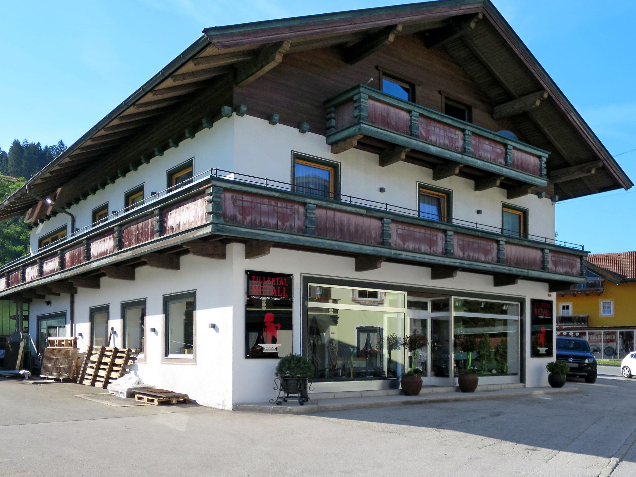 Photo 1 - Appartement de 4 chambres à Fügen avec terrasse et vues sur la montagne