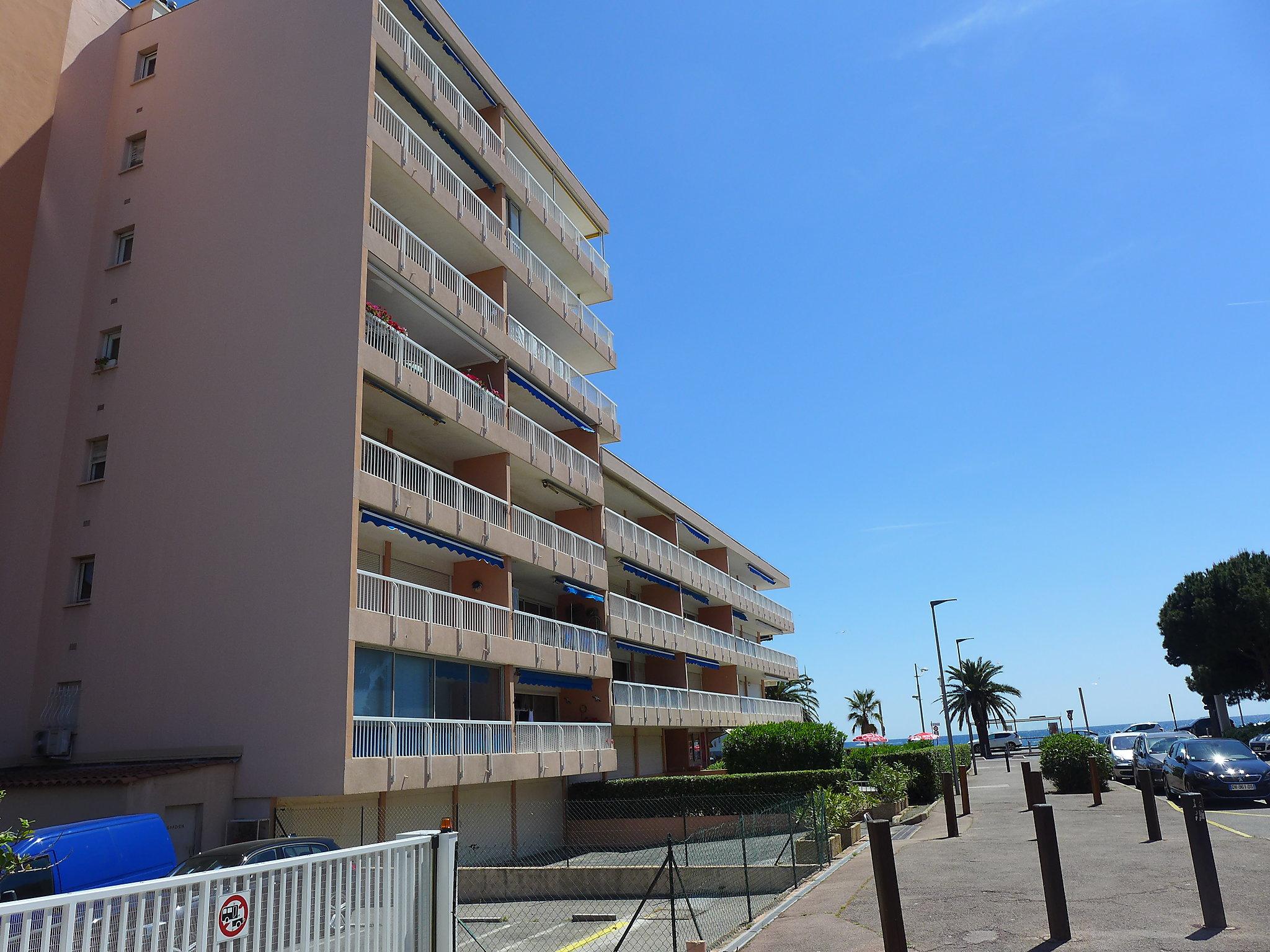 Foto 19 - Apartamento de 1 habitación en Fréjus con terraza