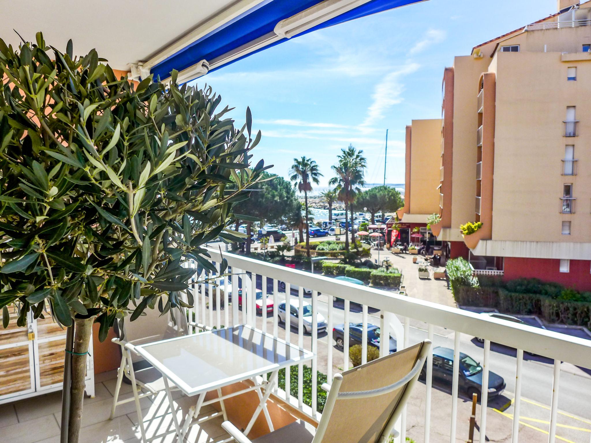 Photo 2 - 1 bedroom Apartment in Fréjus with terrace and sea view