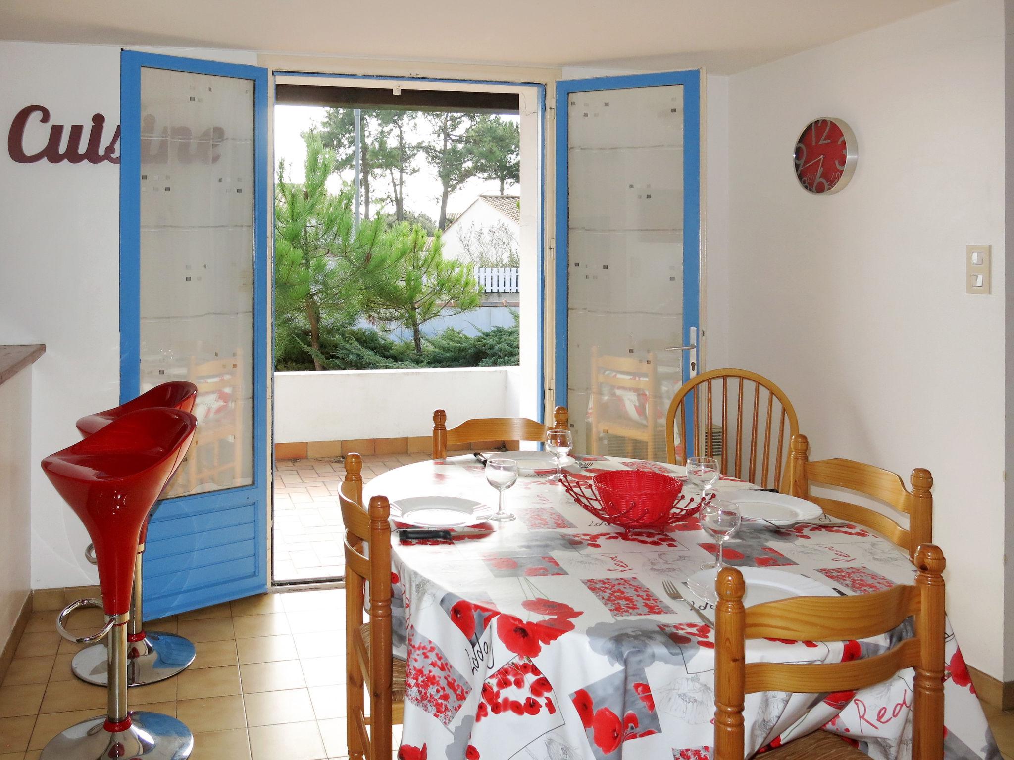 Photo 5 - 2 bedroom House in La Tranche-sur-Mer with garden and terrace