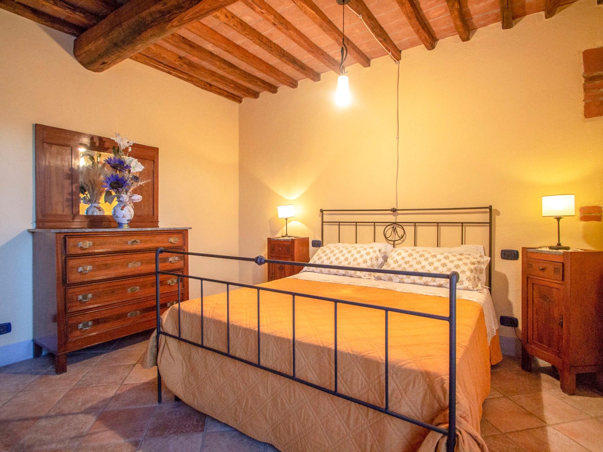 Photo 16 - 2 bedroom Apartment in Castellina in Chianti with swimming pool and garden