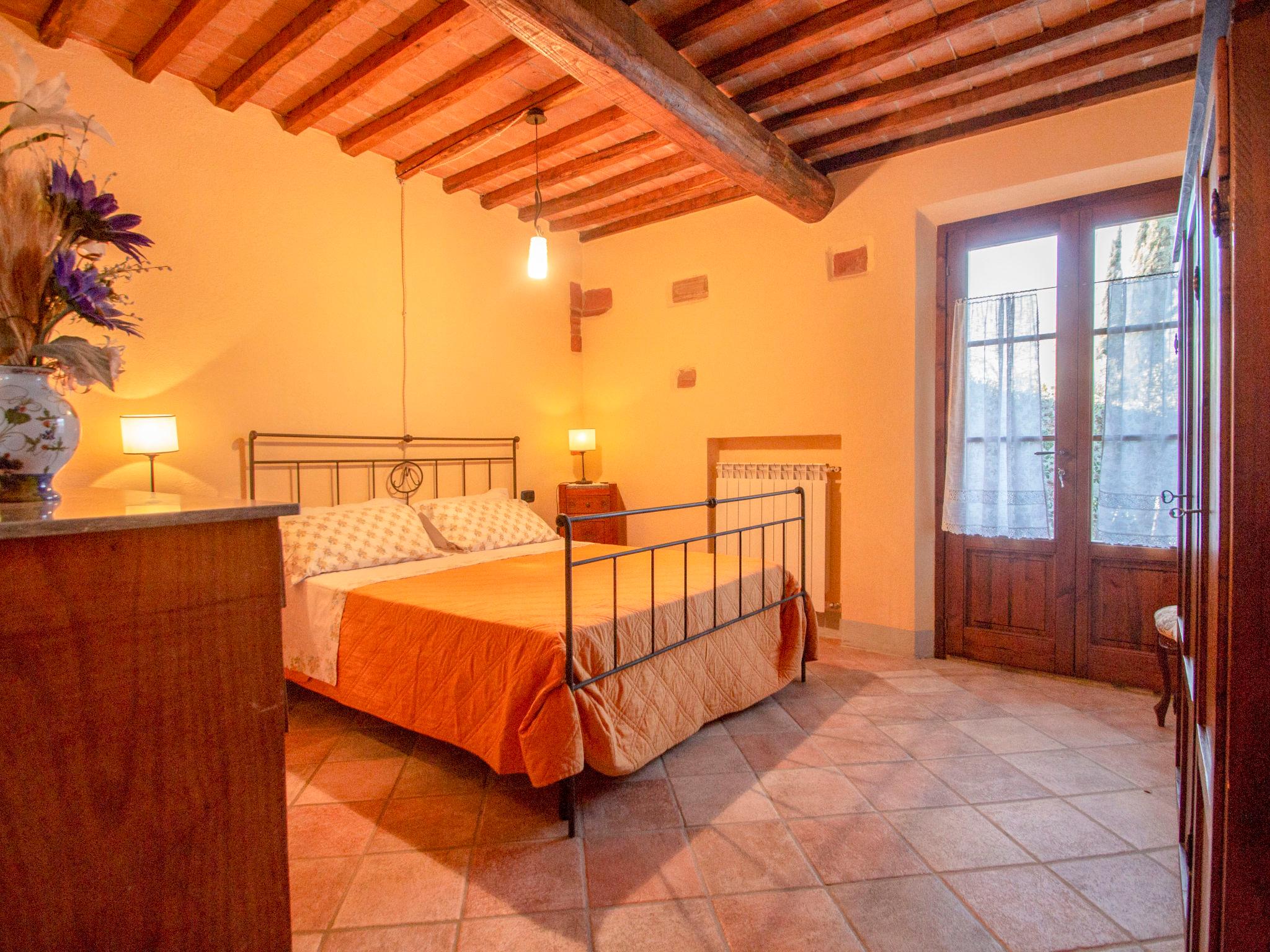 Photo 15 - 2 bedroom Apartment in Castellina in Chianti with swimming pool and garden