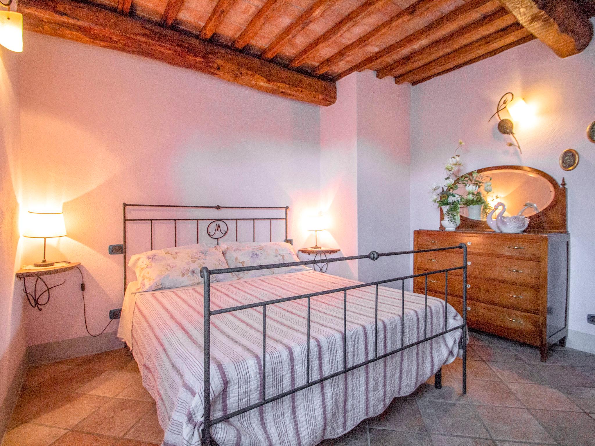 Foto 5 - Appartamento con 2 camere da letto a Castellina in Chianti con piscina e giardino