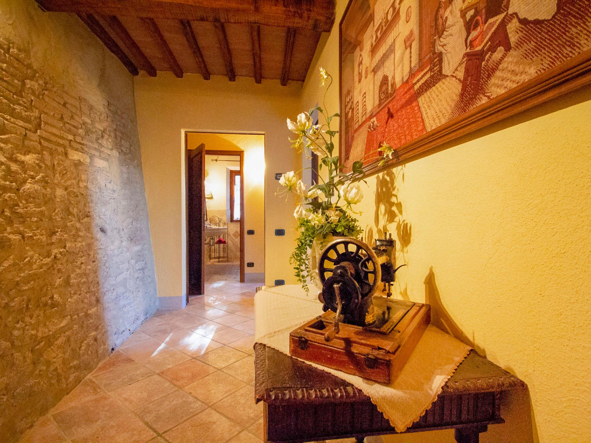Foto 10 - Appartamento con 2 camere da letto a Castellina in Chianti con piscina e giardino