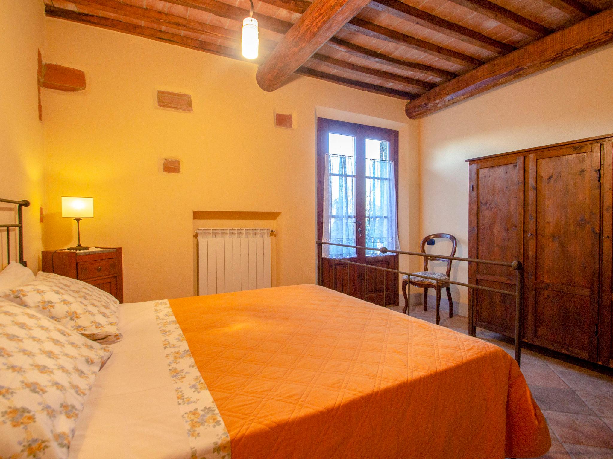 Photo 14 - 2 bedroom Apartment in Castellina in Chianti with swimming pool and garden