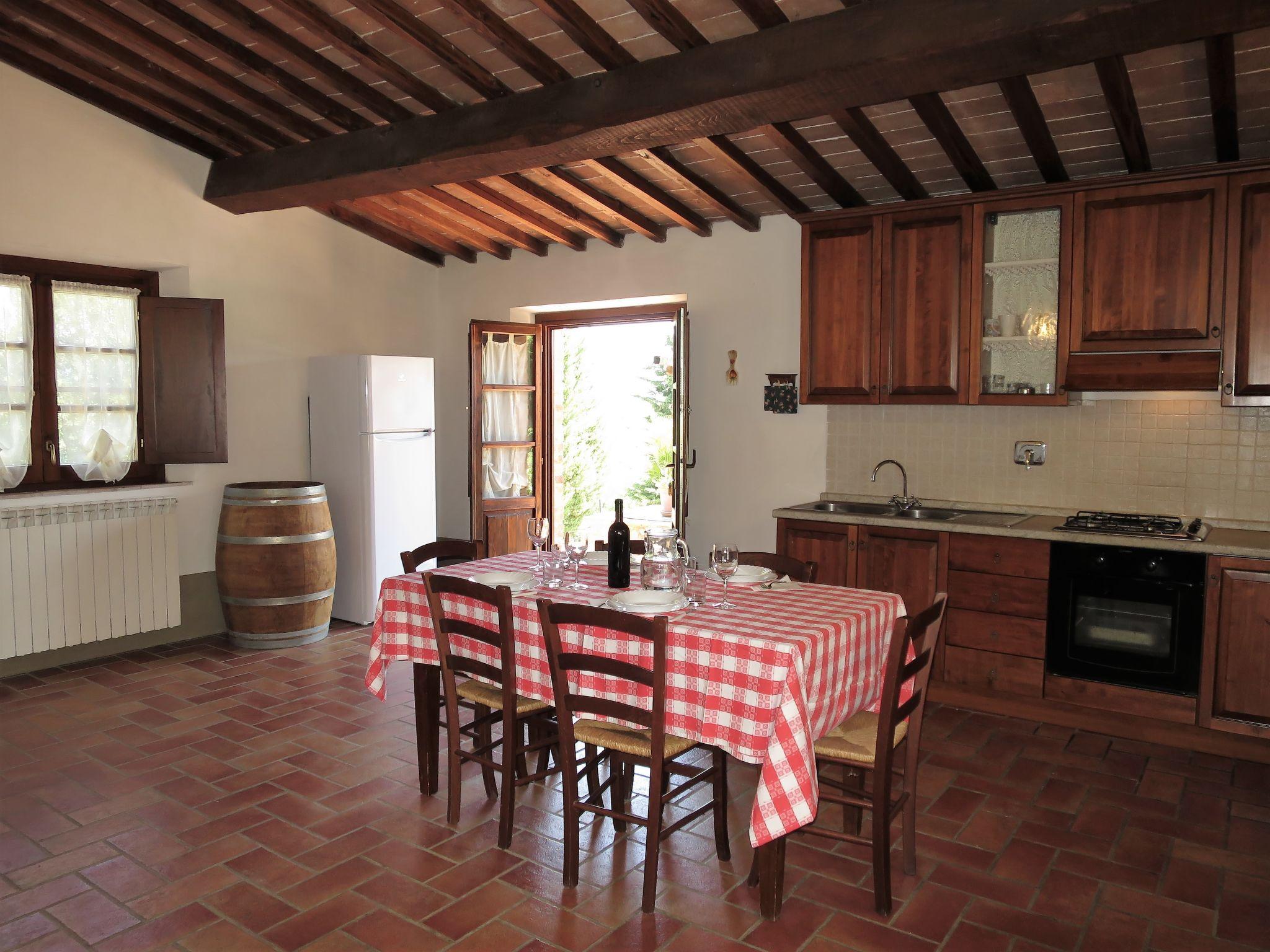 Foto 10 - Appartamento con 2 camere da letto a Montecatini Val di Cecina con piscina e vista mare