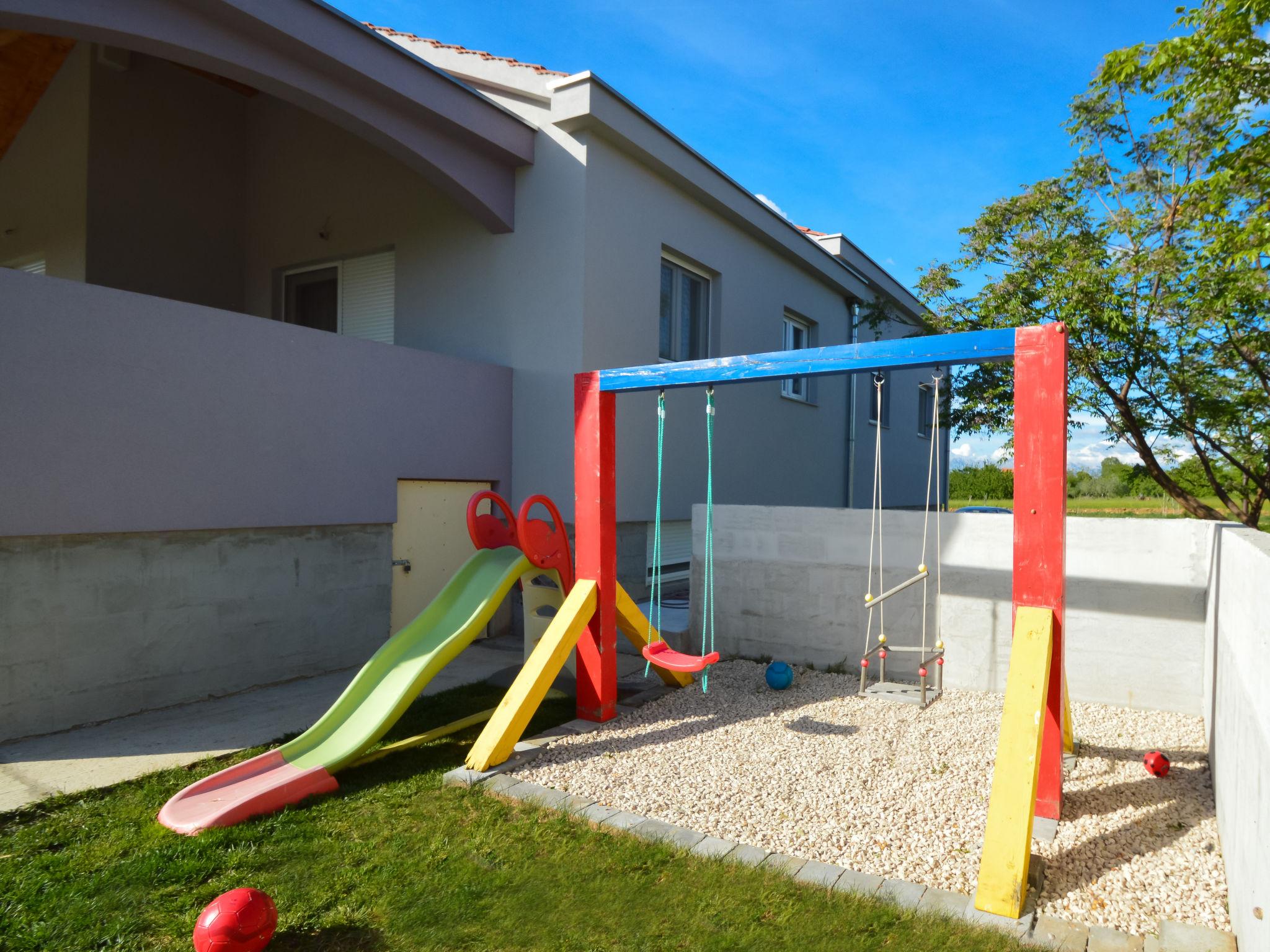 Foto 19 - Casa de 3 quartos em Benkovac com piscina privada e jardim