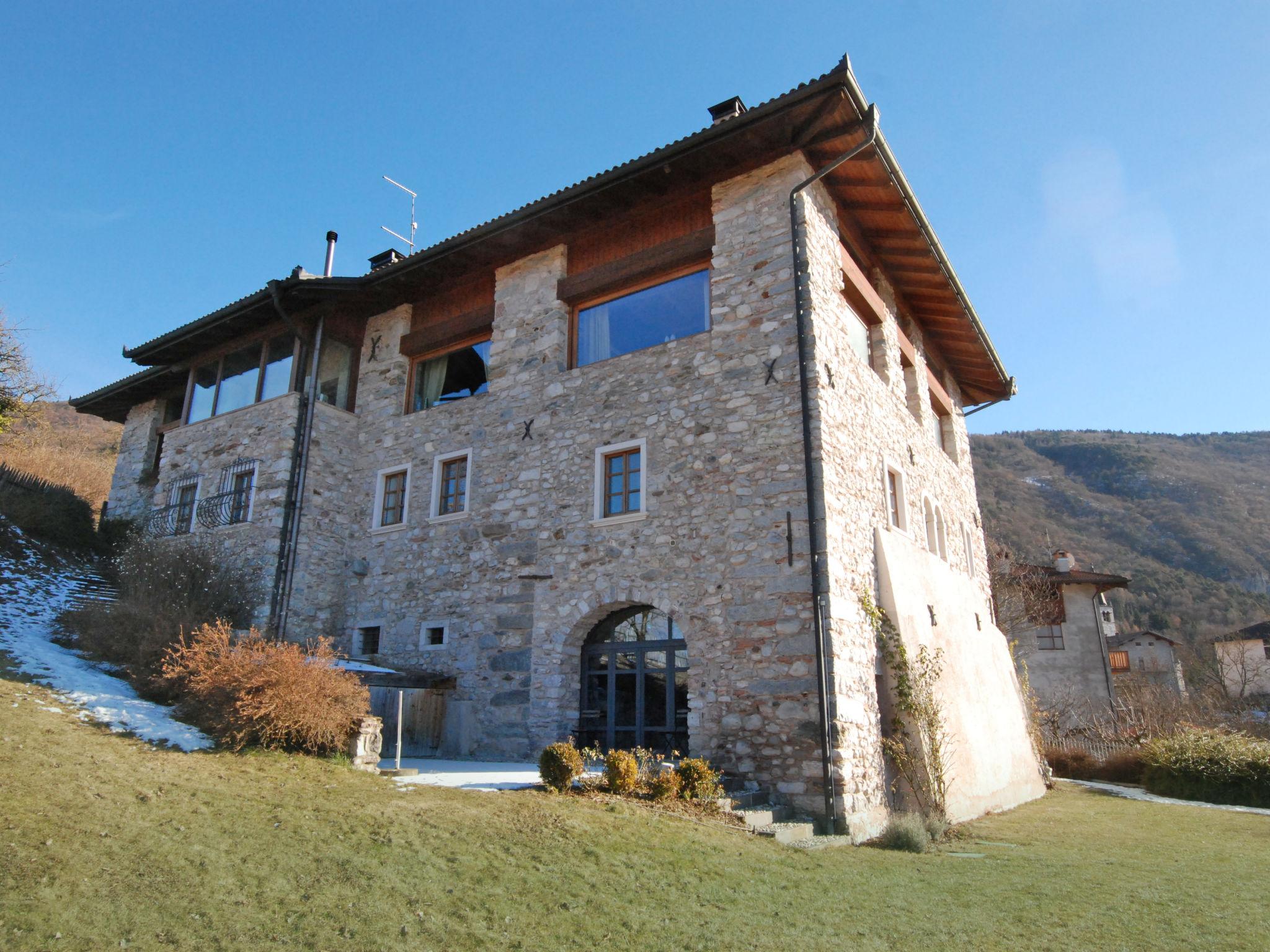 Foto 19 - Apartamento de 1 habitación en Comano Terme con piscina privada y vistas a la montaña