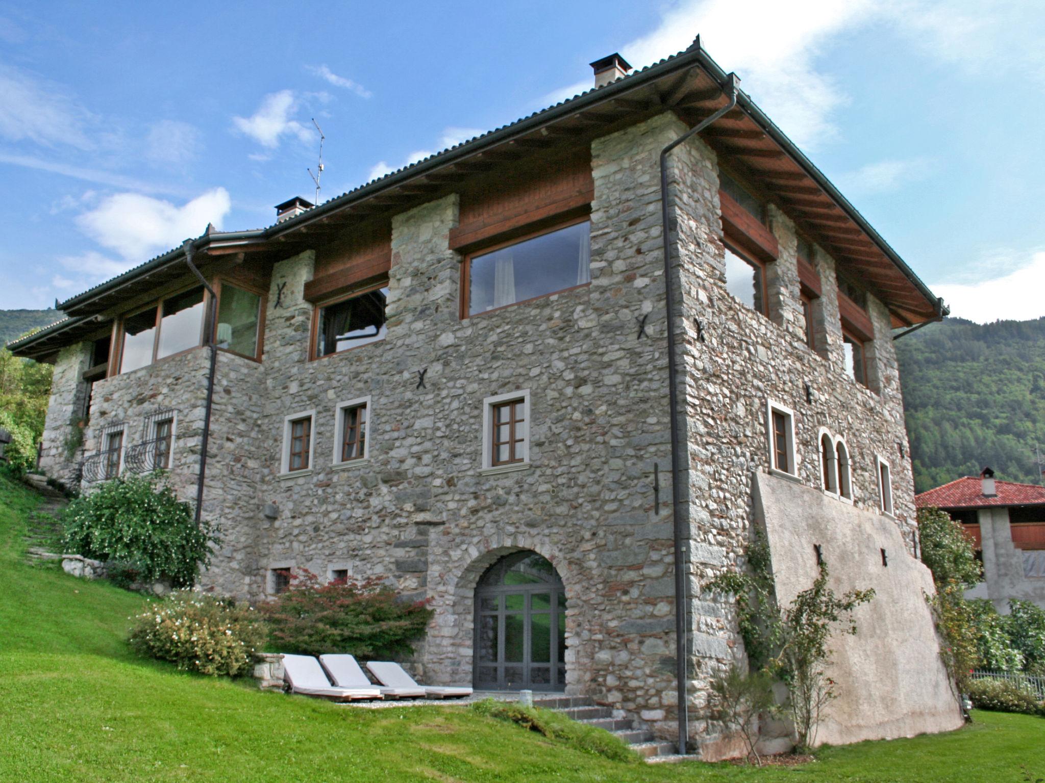 Foto 1 - Appartamento con 1 camera da letto a Comano Terme con piscina privata e vista sulle montagne