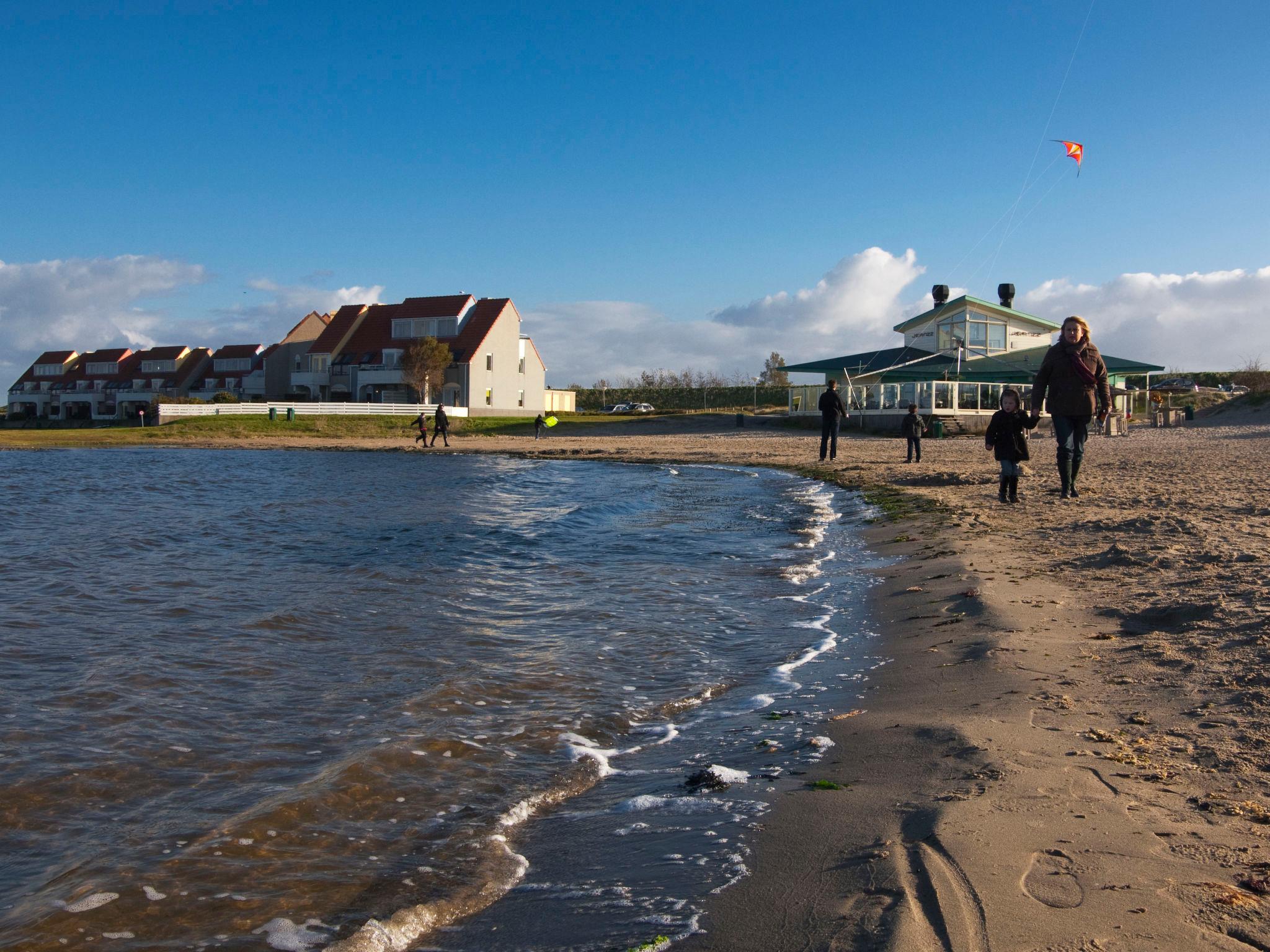 Photo 3 - 2 bedroom House in Brouwershaven with garden and sea view