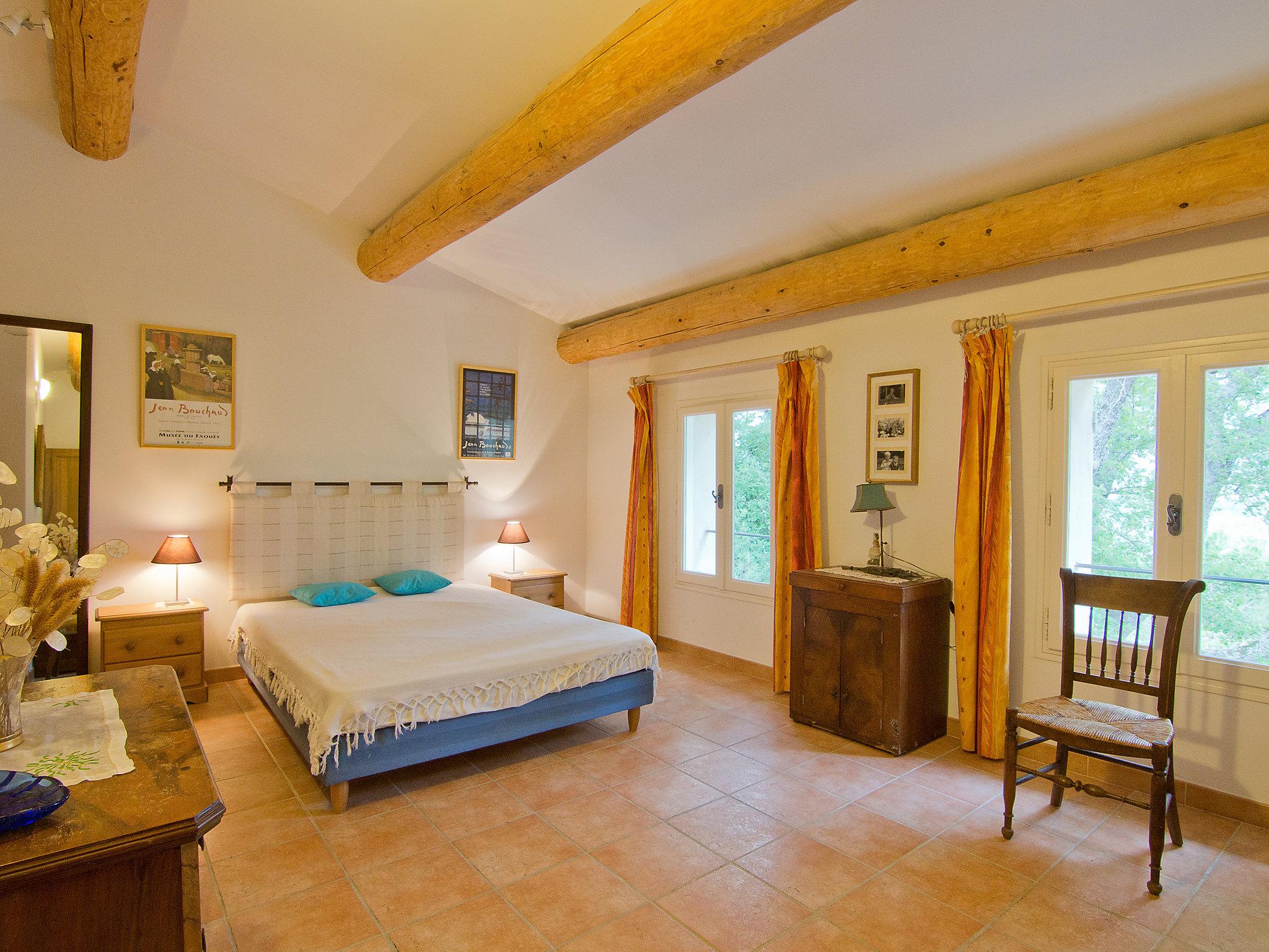 Foto 10 - Casa con 3 camere da letto a Saint-Martin-de-Castillon con piscina privata e terrazza