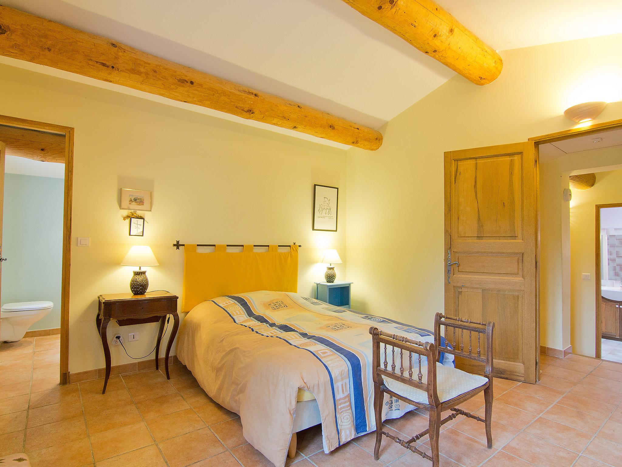 Foto 14 - Casa con 3 camere da letto a Saint-Martin-de-Castillon con piscina privata e terrazza