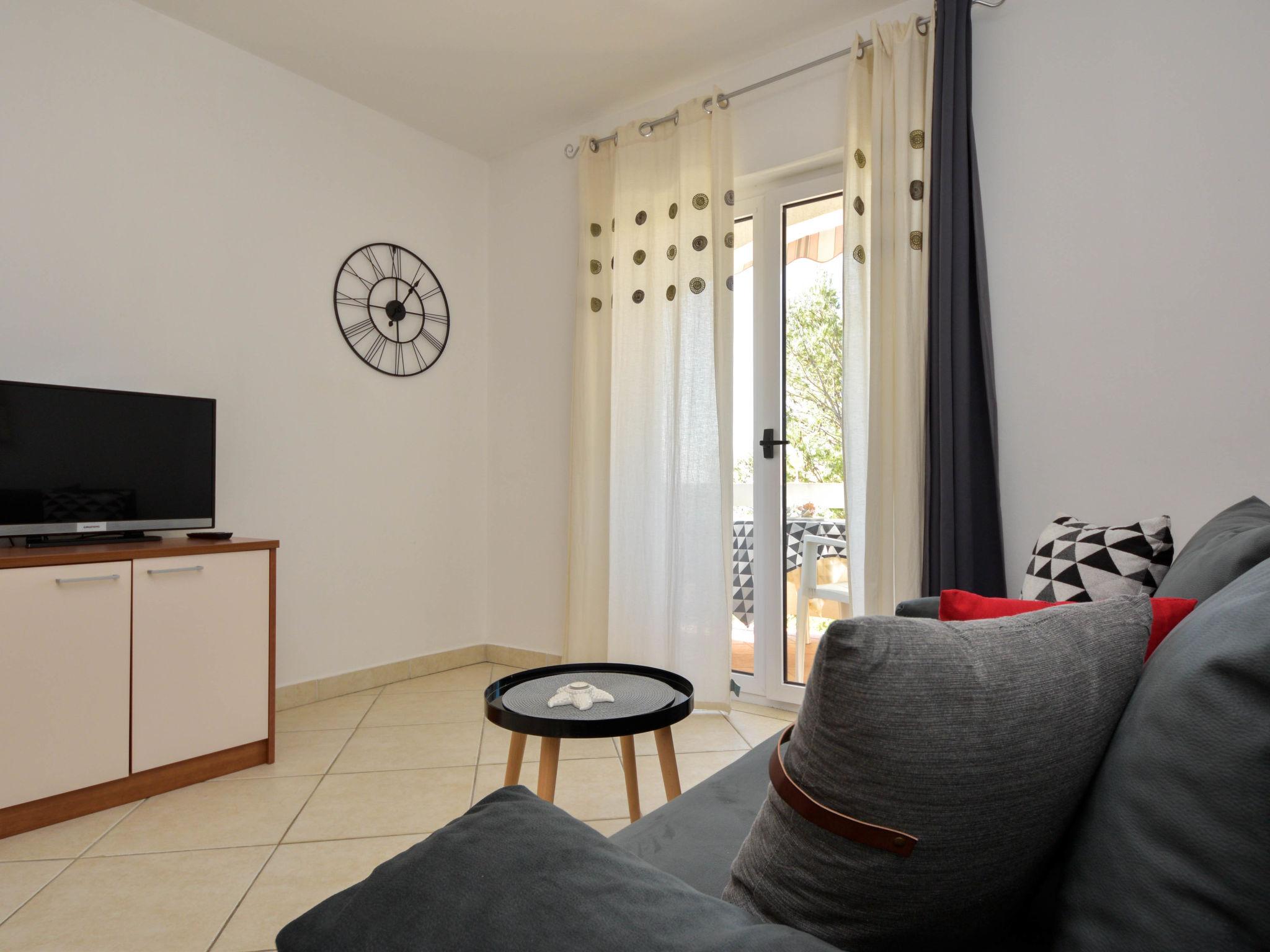 Foto 3 - Apartamento de 1 quarto em Vir com jardim