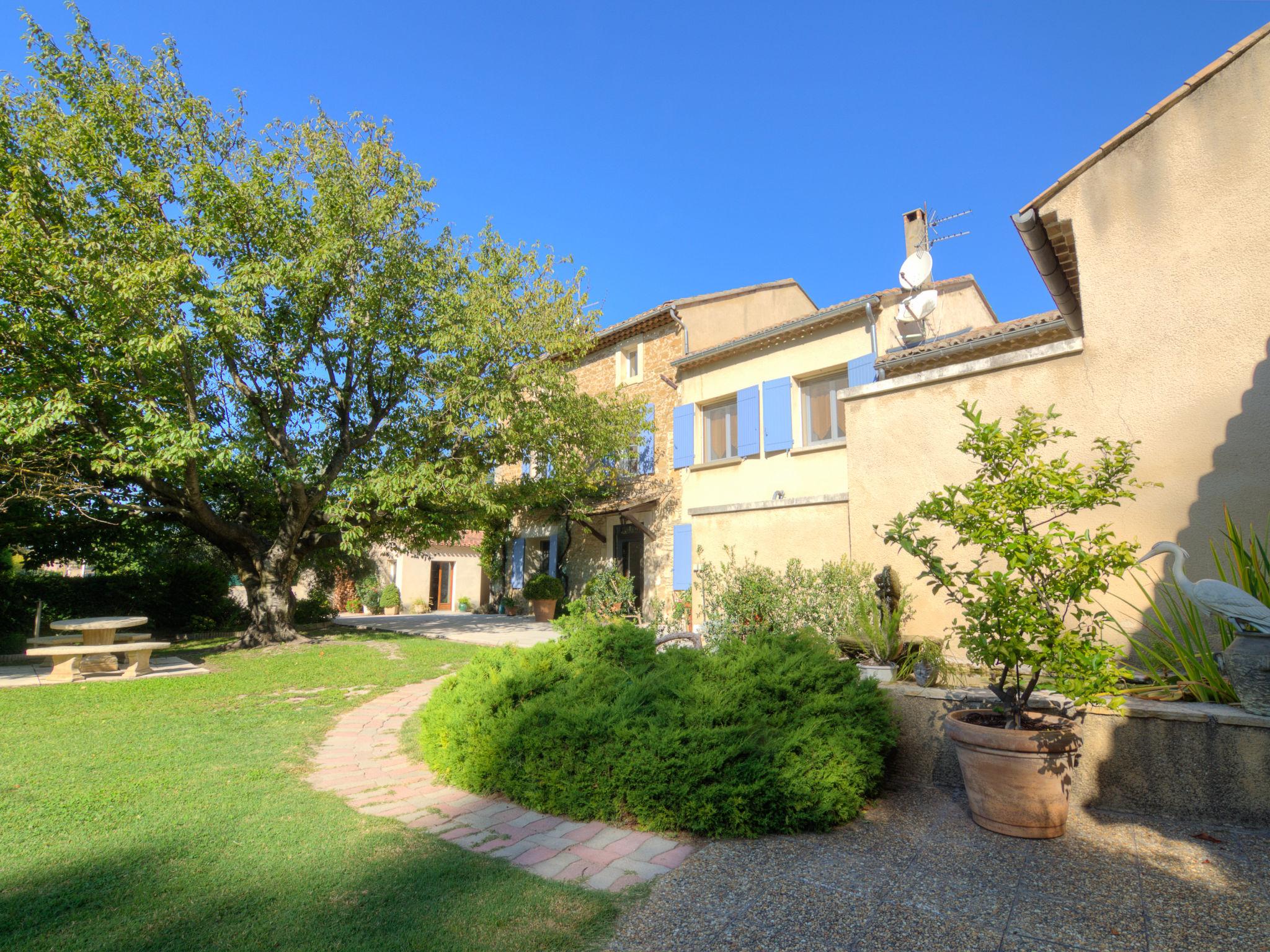 Photo 35 - Maison de 3 chambres à Althen-des-Paluds avec piscine privée et terrasse