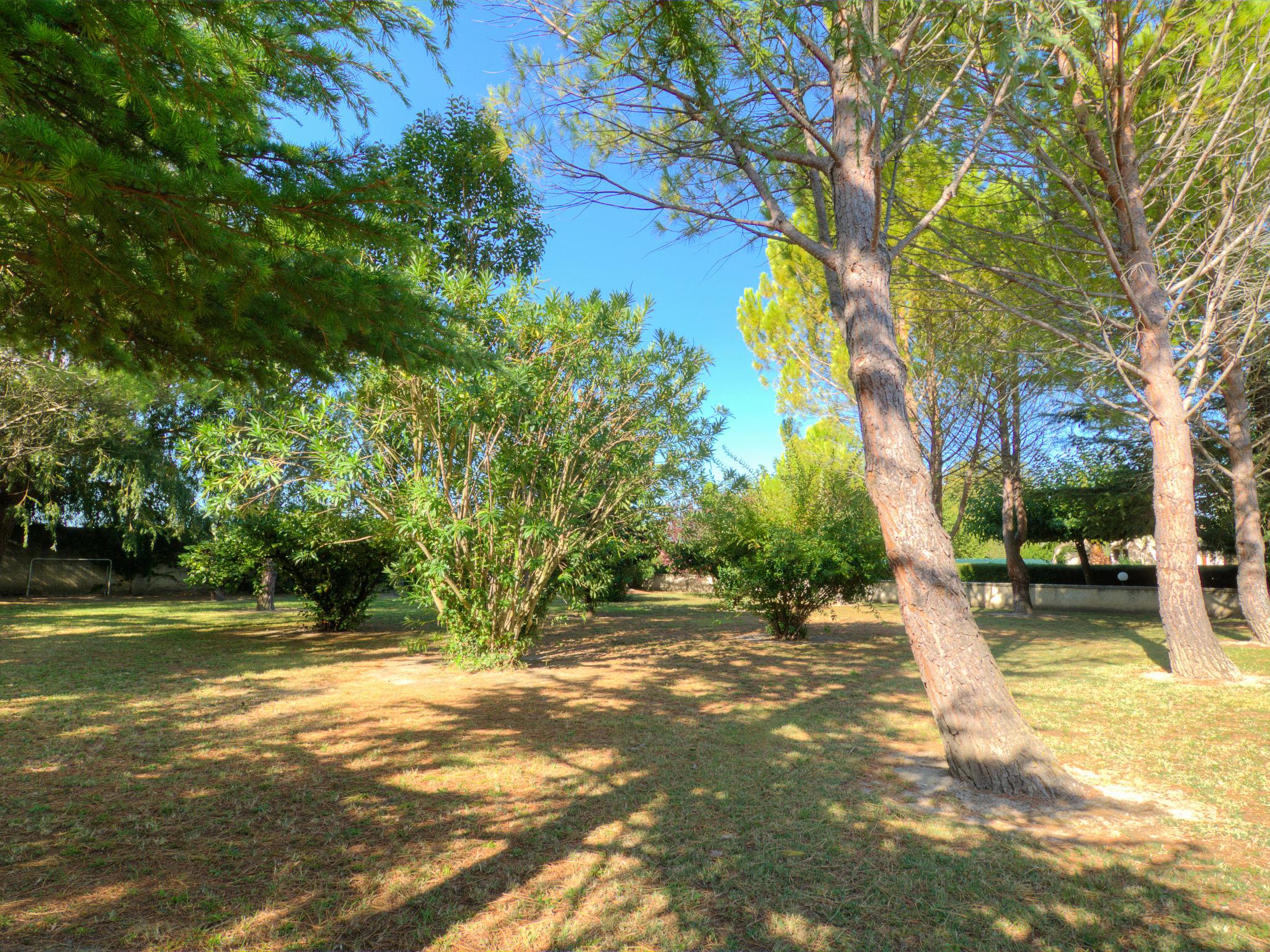 Foto 37 - Casa de 3 quartos em Althen-des-Paluds com piscina privada e jardim