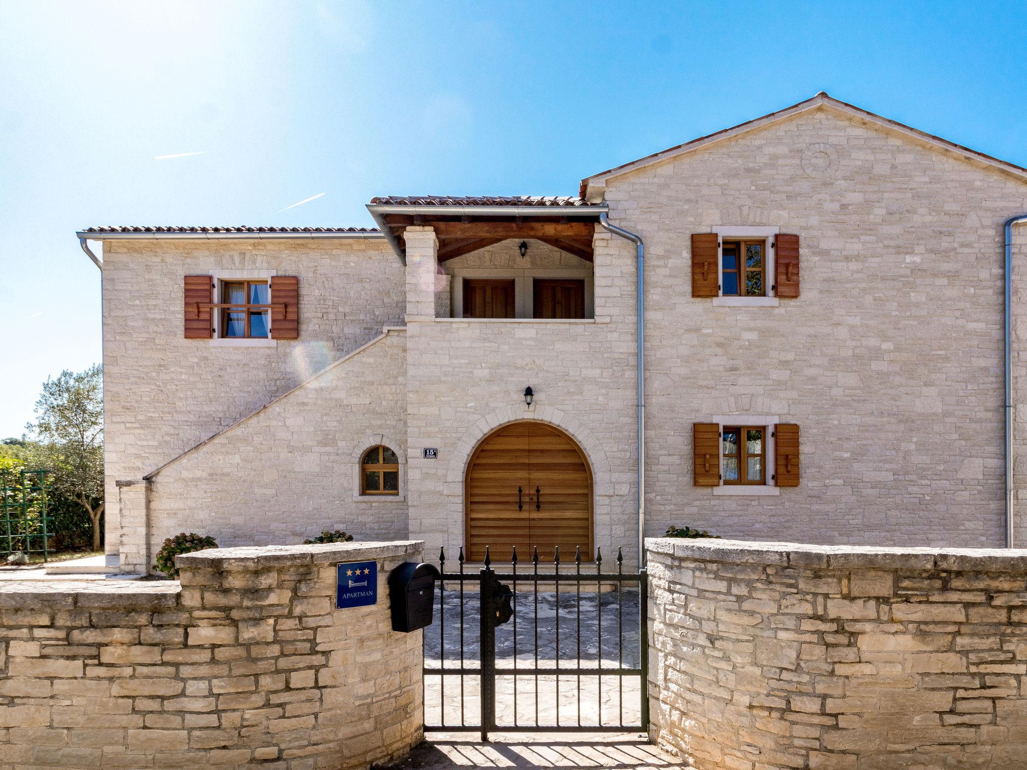 Foto 11 - Apartamento de 2 quartos em Poreč com piscina e vistas do mar