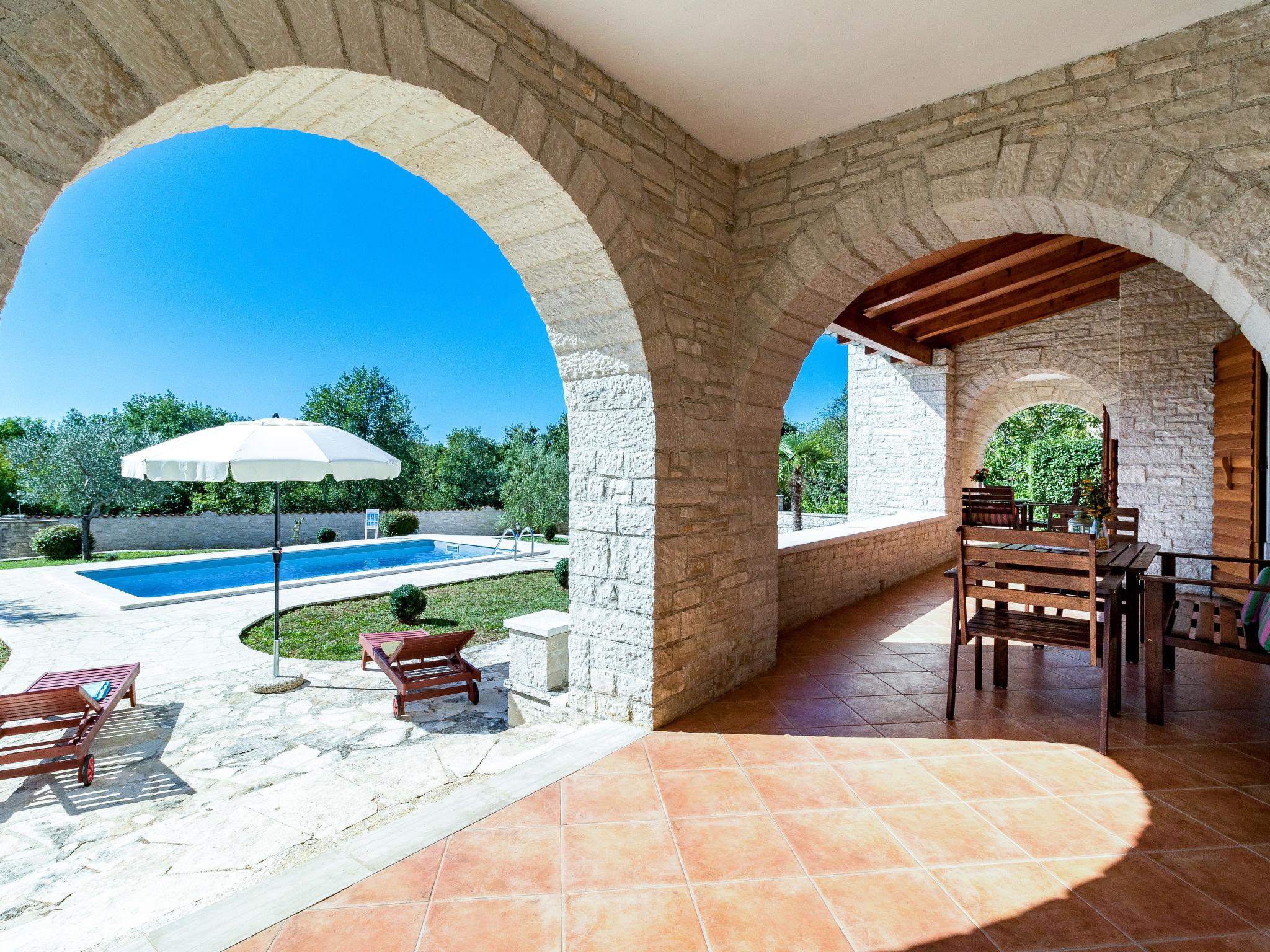 Photo 18 - 2 bedroom Apartment in Poreč with swimming pool and garden