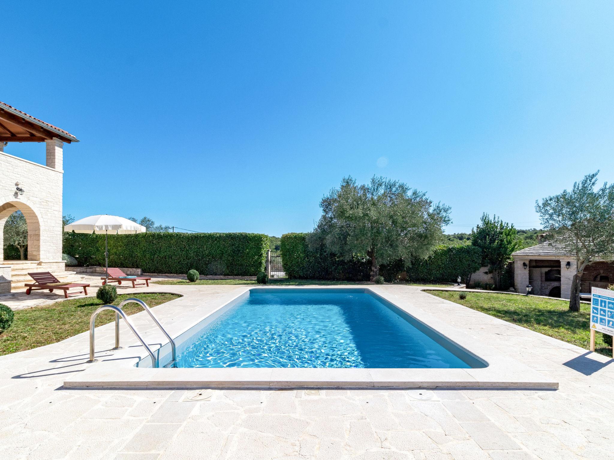 Photo 12 - Appartement de 2 chambres à Poreč avec piscine et jardin