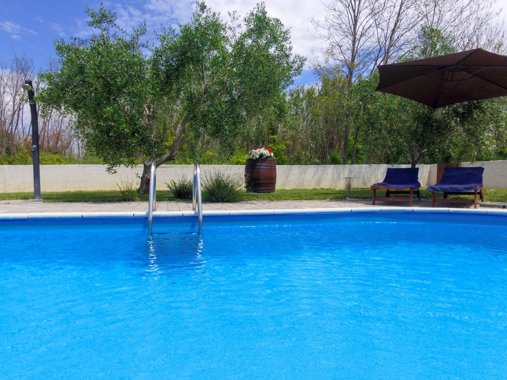 Foto 34 - Casa de 3 quartos em Privlaka com piscina privada e vistas do mar