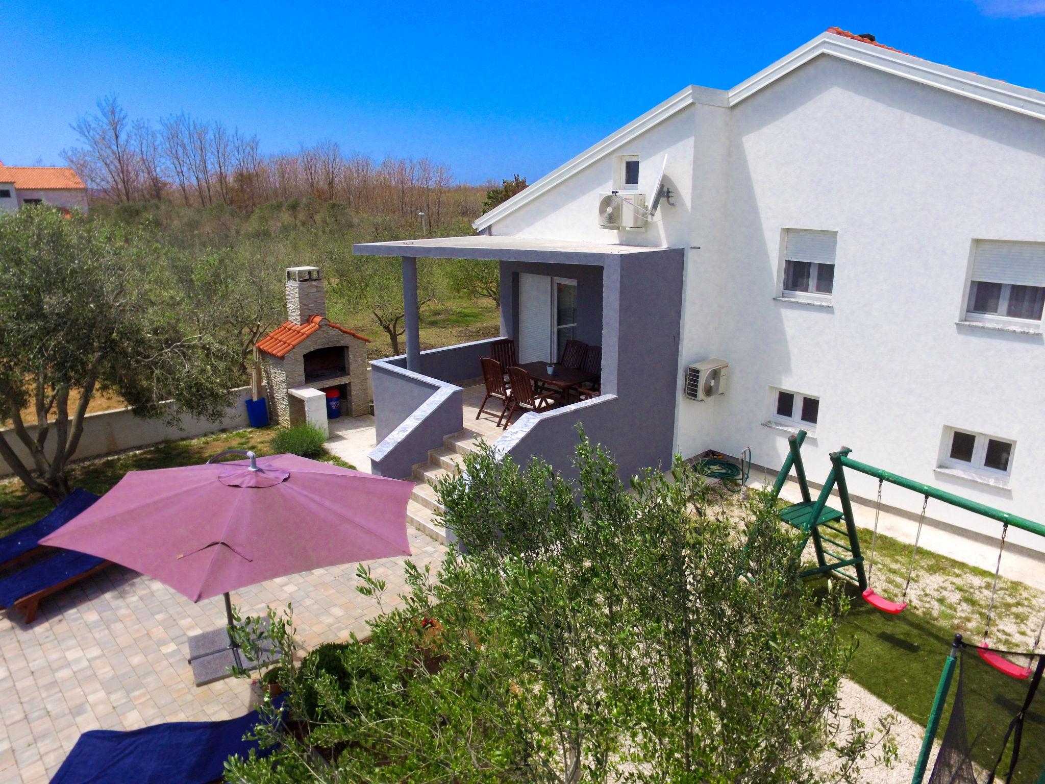 Photo 32 - Maison de 3 chambres à Privlaka avec piscine privée et vues à la mer