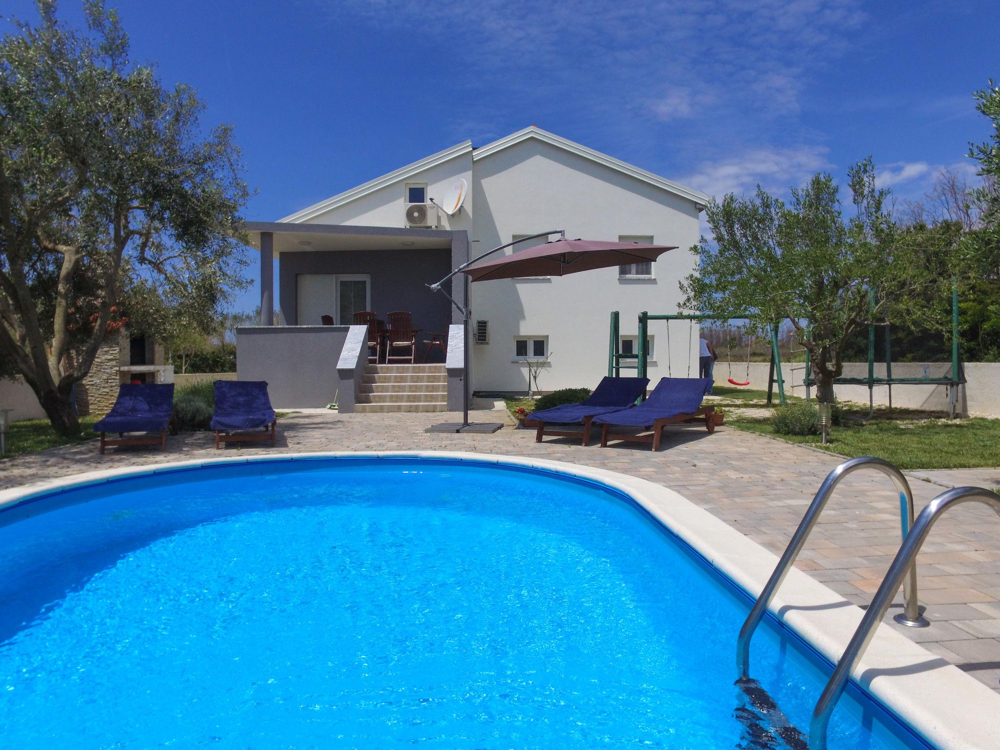 Foto 20 - Casa con 3 camere da letto a Privlaka con piscina privata e vista mare