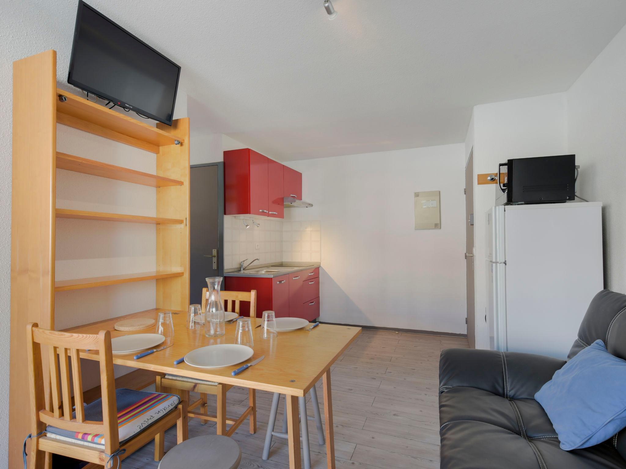 Foto 6 - Appartamento con 2 camere da letto a Le Grau-du-Roi con vista mare