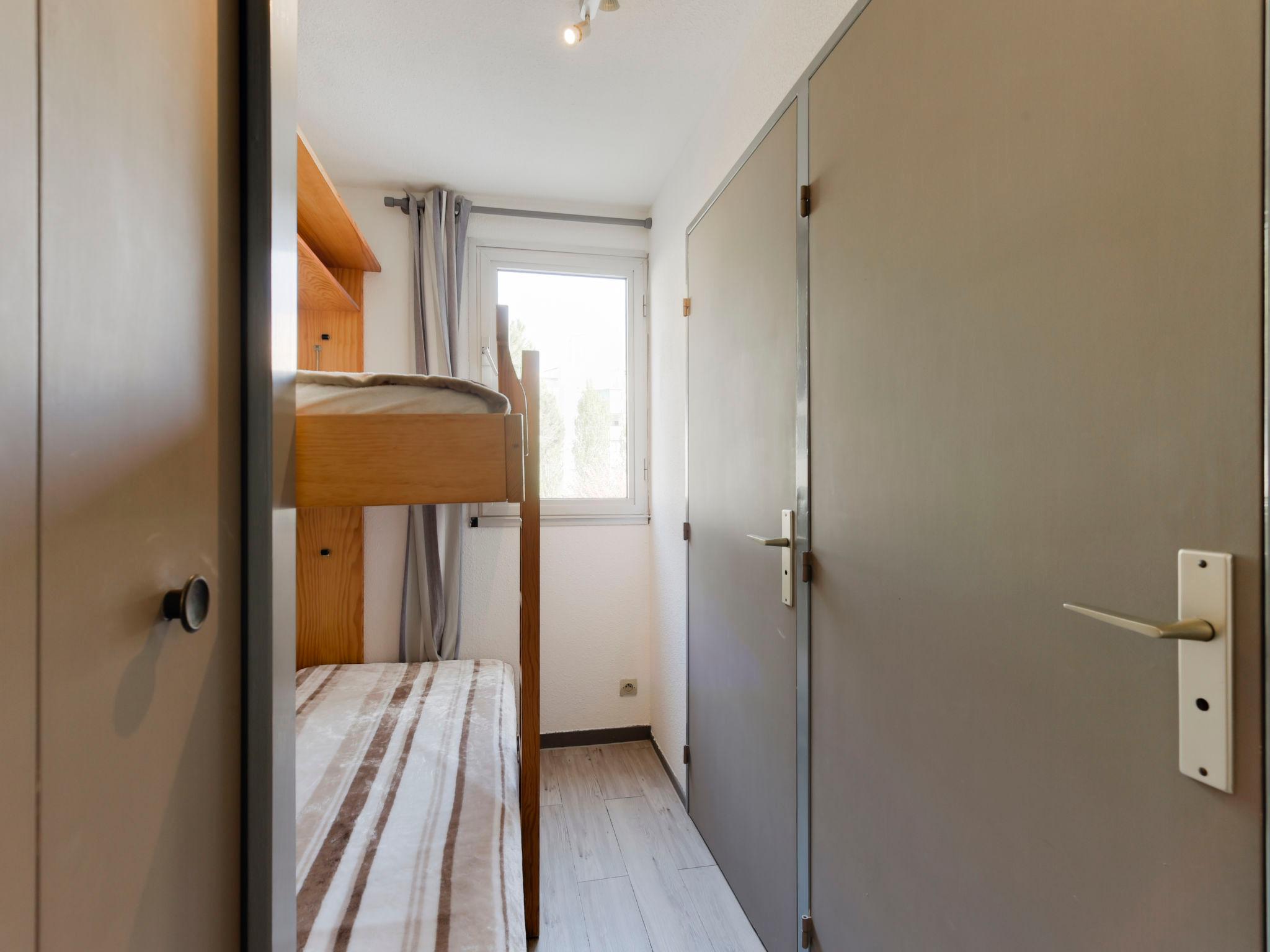 Foto 11 - Apartamento de 2 habitaciones en Le Grau-du-Roi con vistas al mar