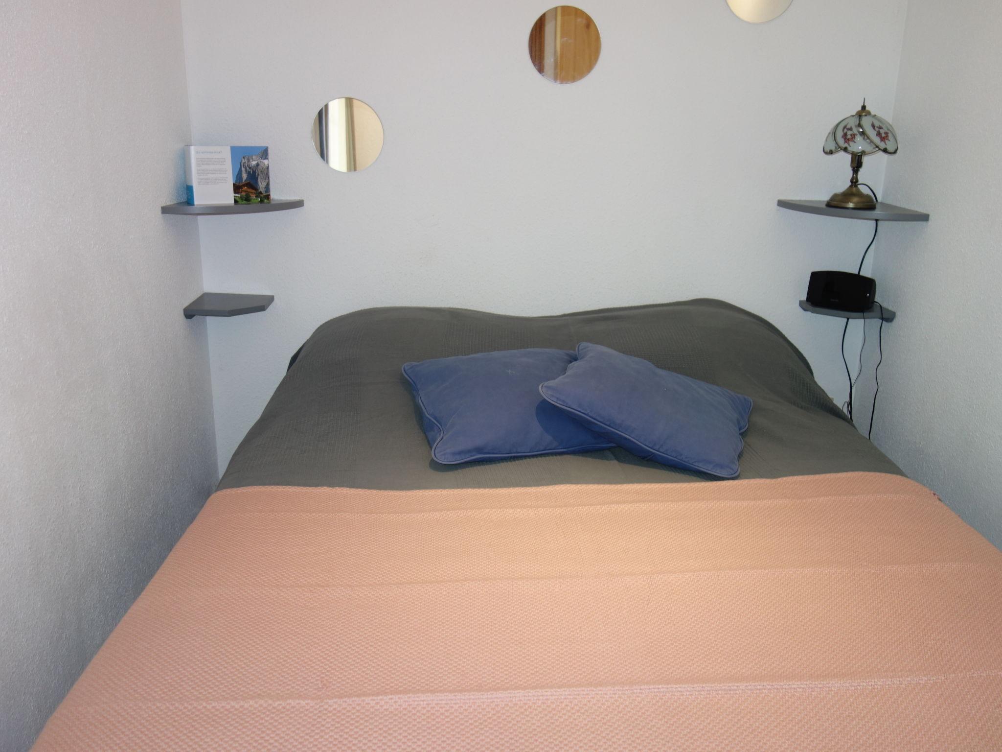 Foto 2 - Appartamento con 2 camere da letto a Le Grau-du-Roi con vista mare