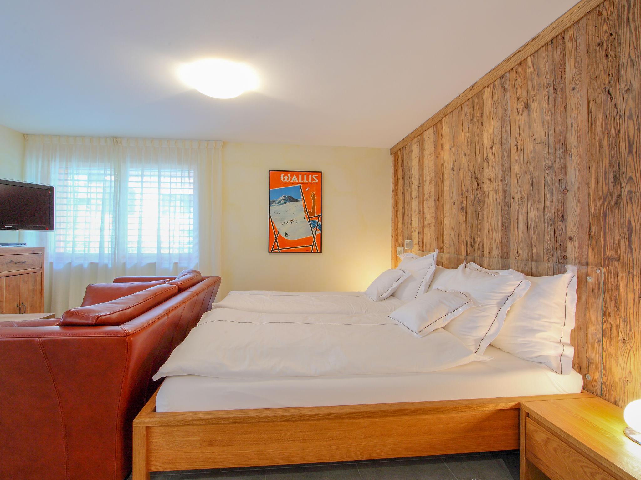 Photo 4 - Apartment in Zermatt with terrace and mountain view