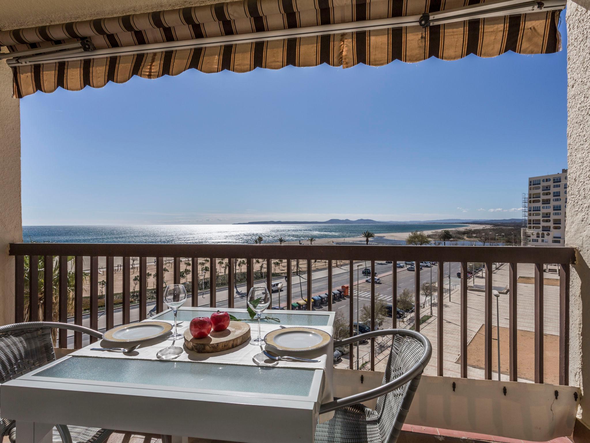 Photo 1 - 1 bedroom Apartment in Castelló d'Empúries with garden and sea view