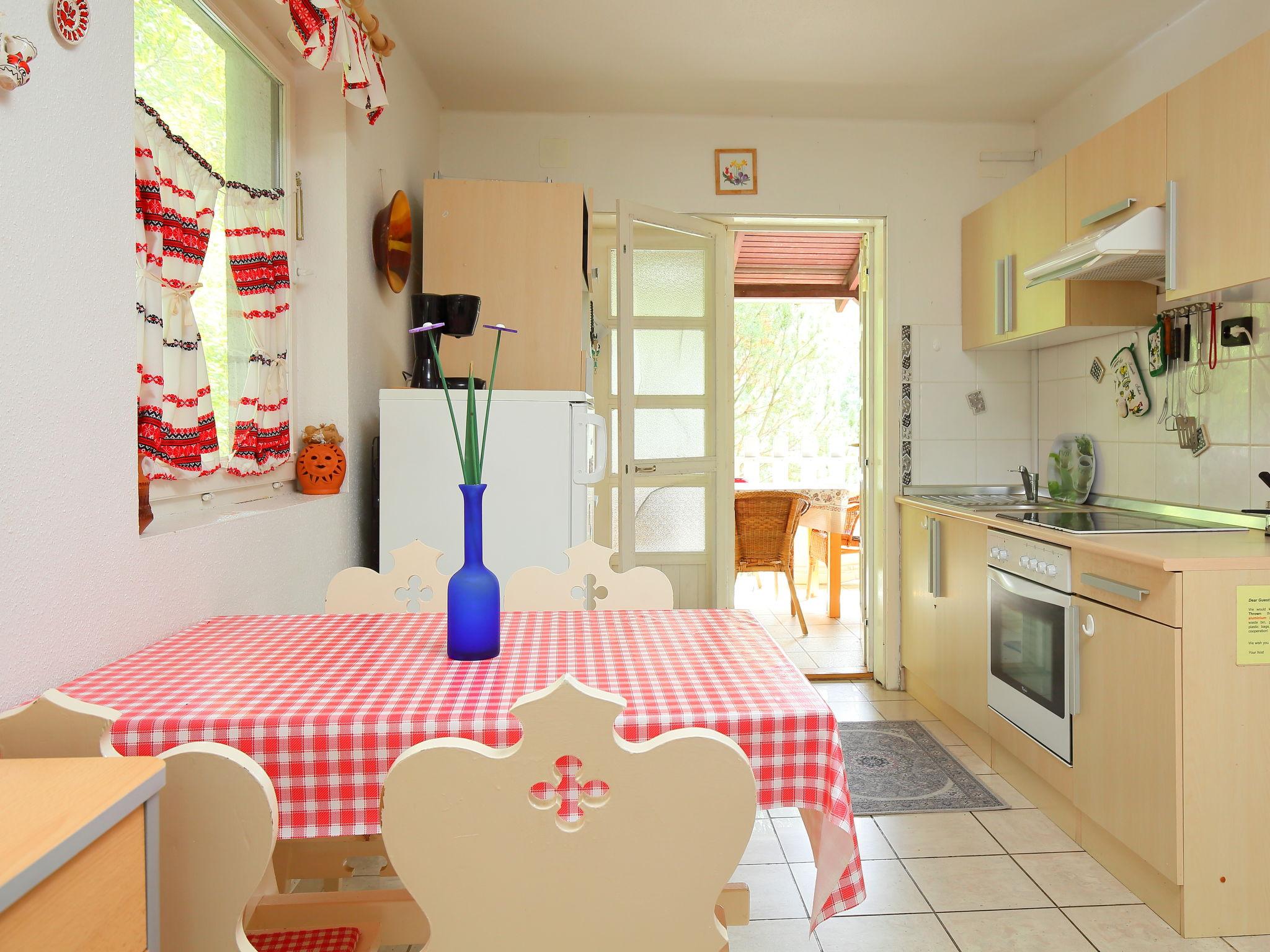 Photo 12 - 4 bedroom House in Balatonkenese with private pool and garden