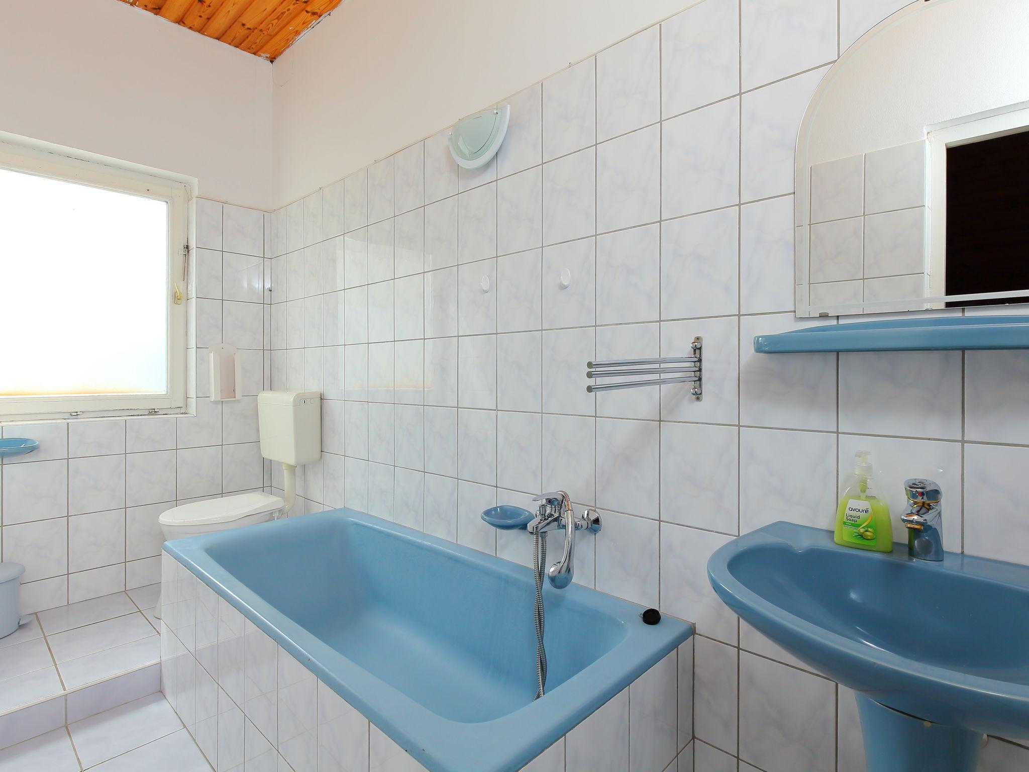 Foto 13 - Casa con 2 camere da letto a Balatonkenese con piscina privata e vista sulle montagne
