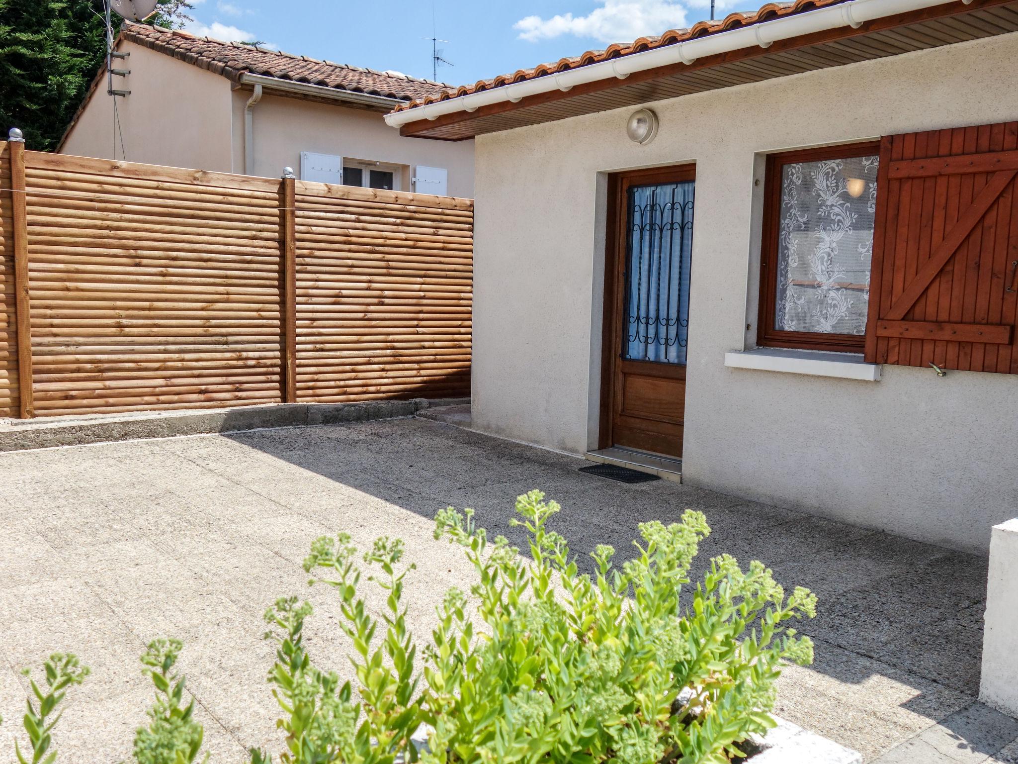 Foto 14 - Haus mit 1 Schlafzimmer in Saint-Georges-de-Didonne mit garten und terrasse