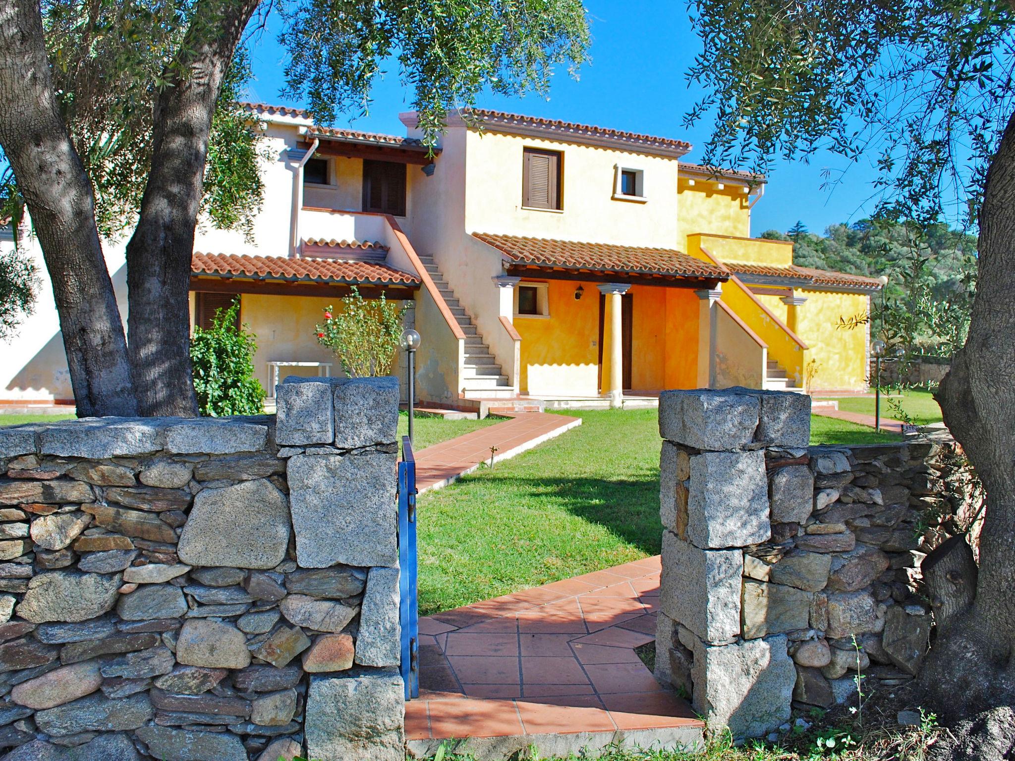 Photo 2 - Appartement de 2 chambres à San Teodoro avec terrasse