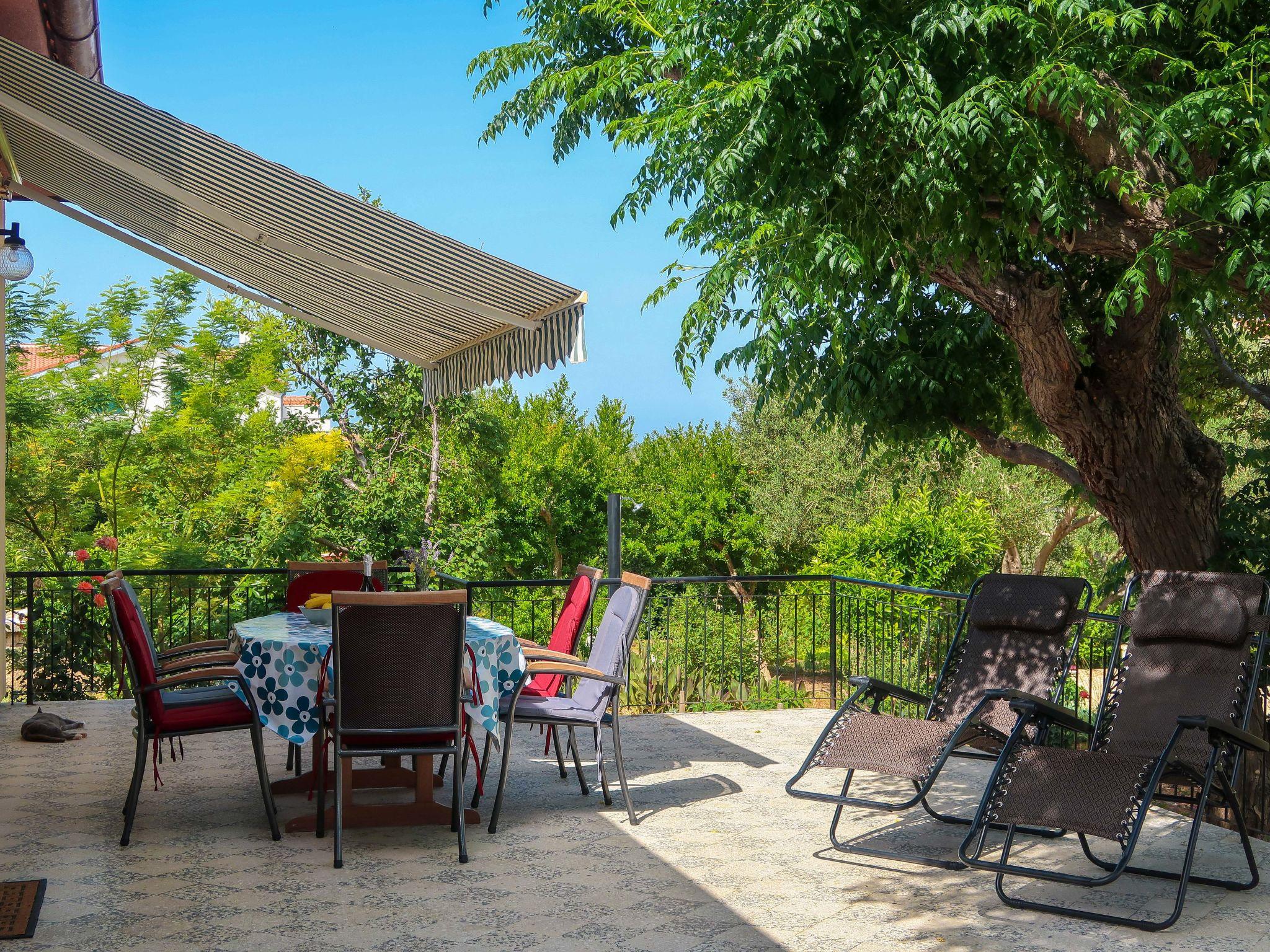 Photo 2 - Maison de 3 chambres à Rab avec jardin et terrasse