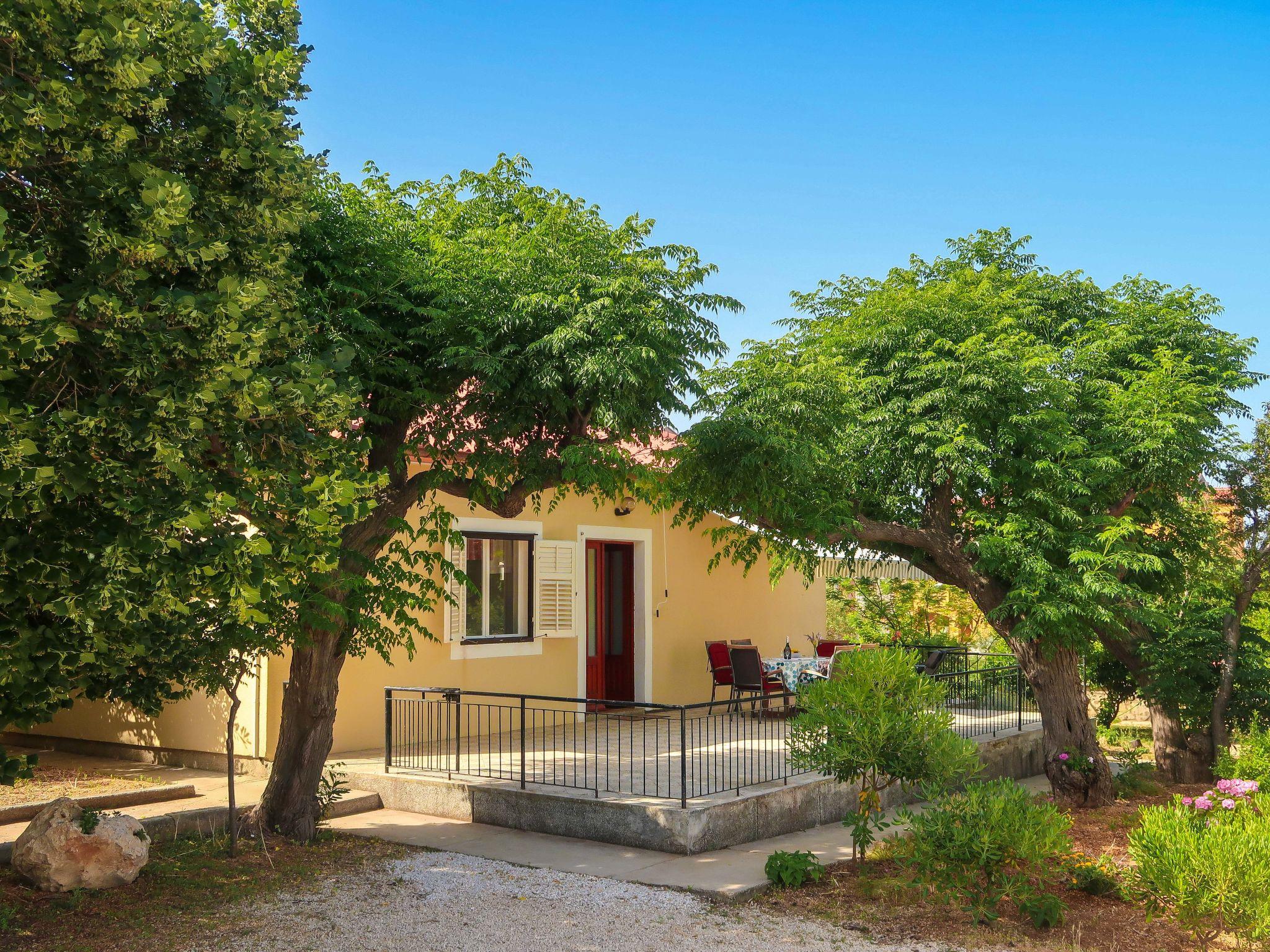 Photo 1 - Maison de 3 chambres à Rab avec jardin et terrasse