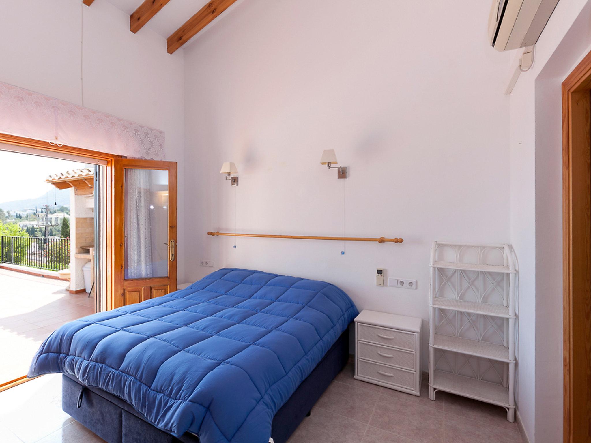 Foto 10 - Casa con 3 camere da letto a Pego con piscina privata e vista mare