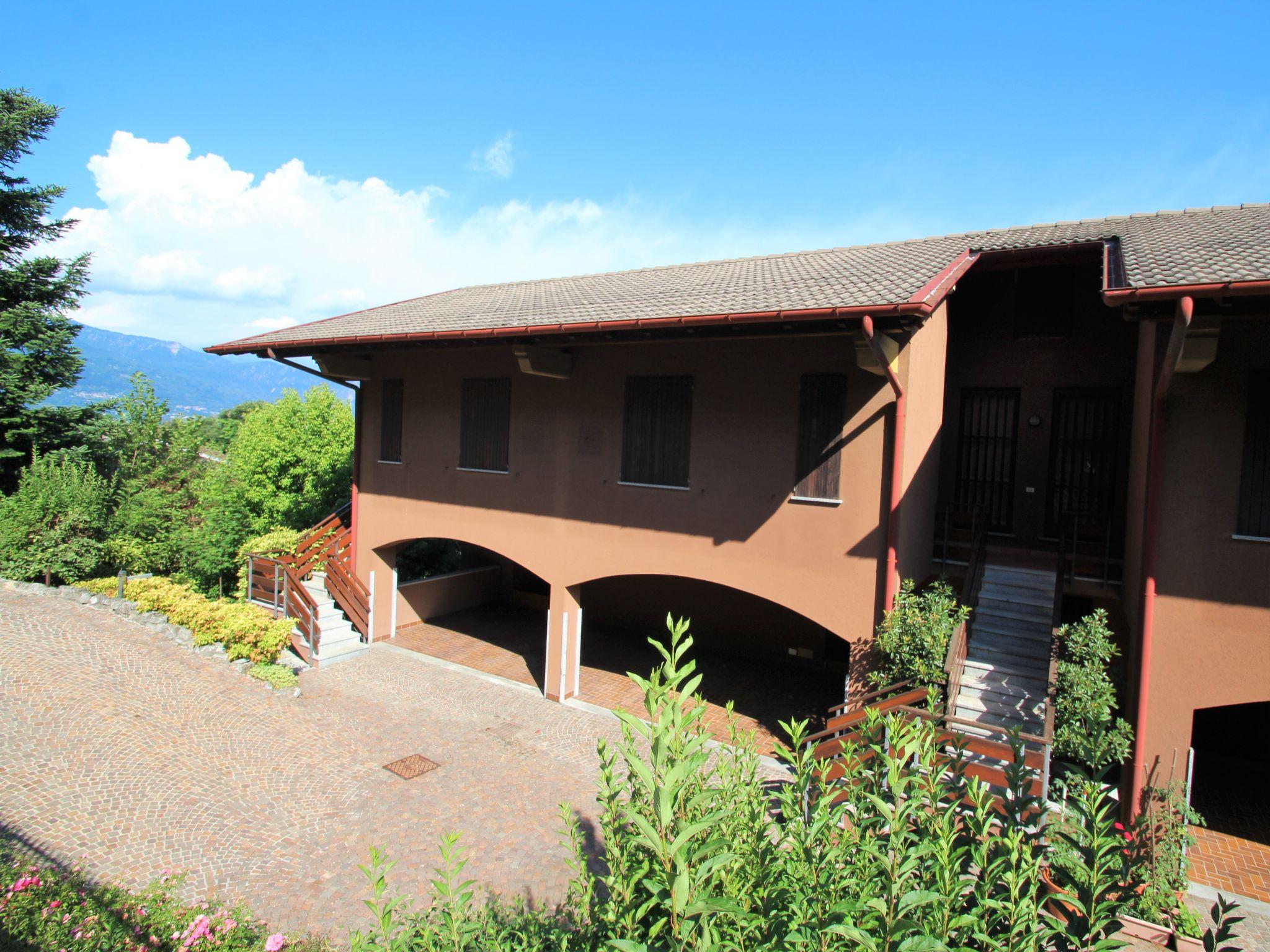 Foto 3 - Apartamento de 1 habitación en Laveno Mombello con jardín y terraza