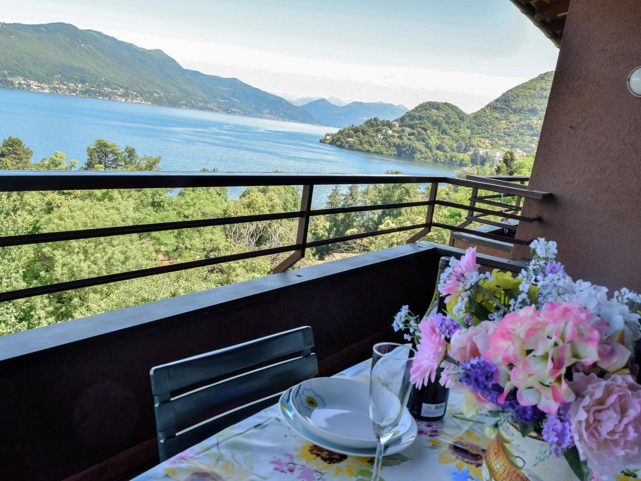 Photo 15 - 1 bedroom Apartment in Laveno Mombello with garden and terrace