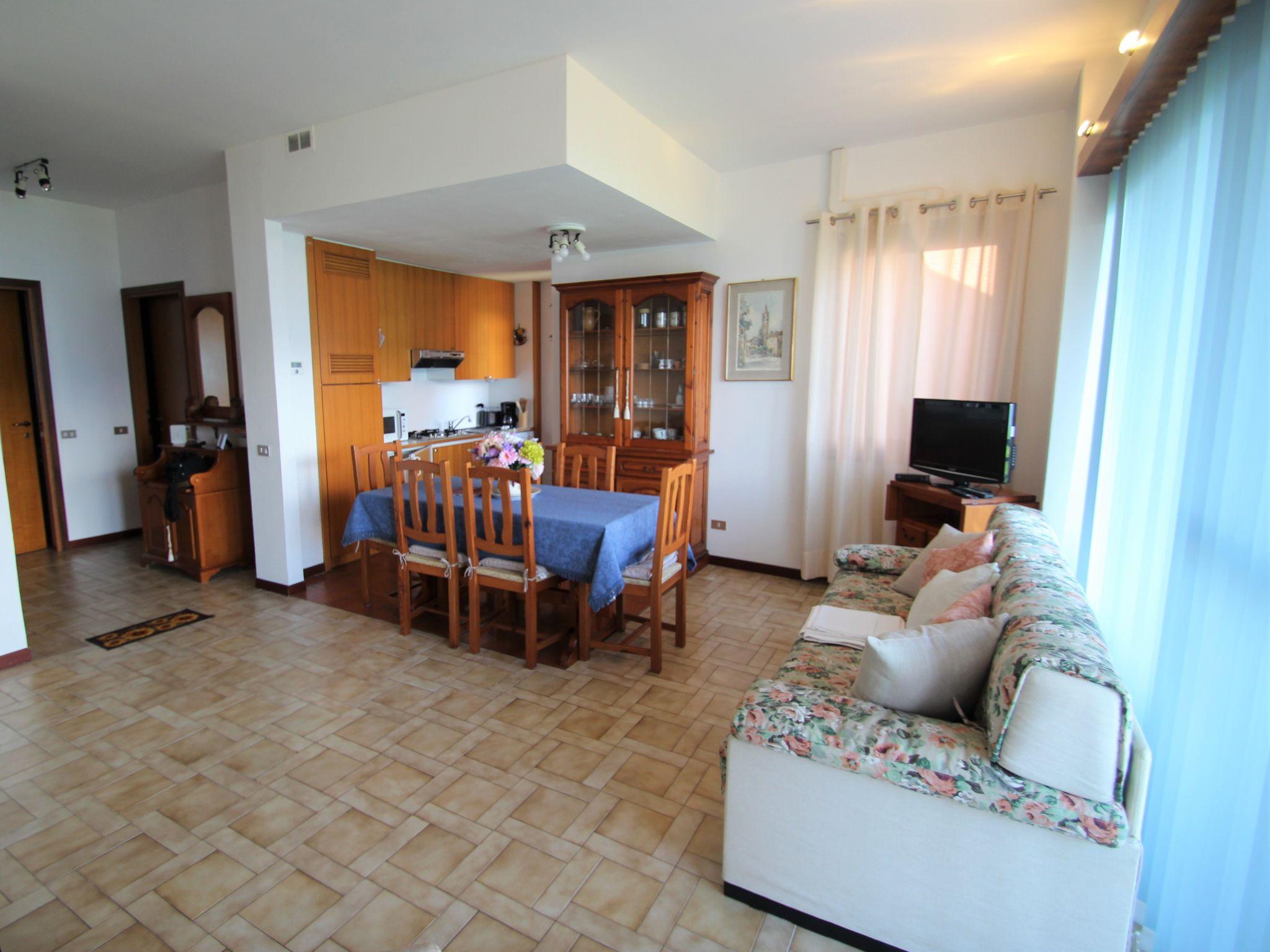 Photo 6 - 1 bedroom Apartment in Laveno Mombello with terrace and mountain view