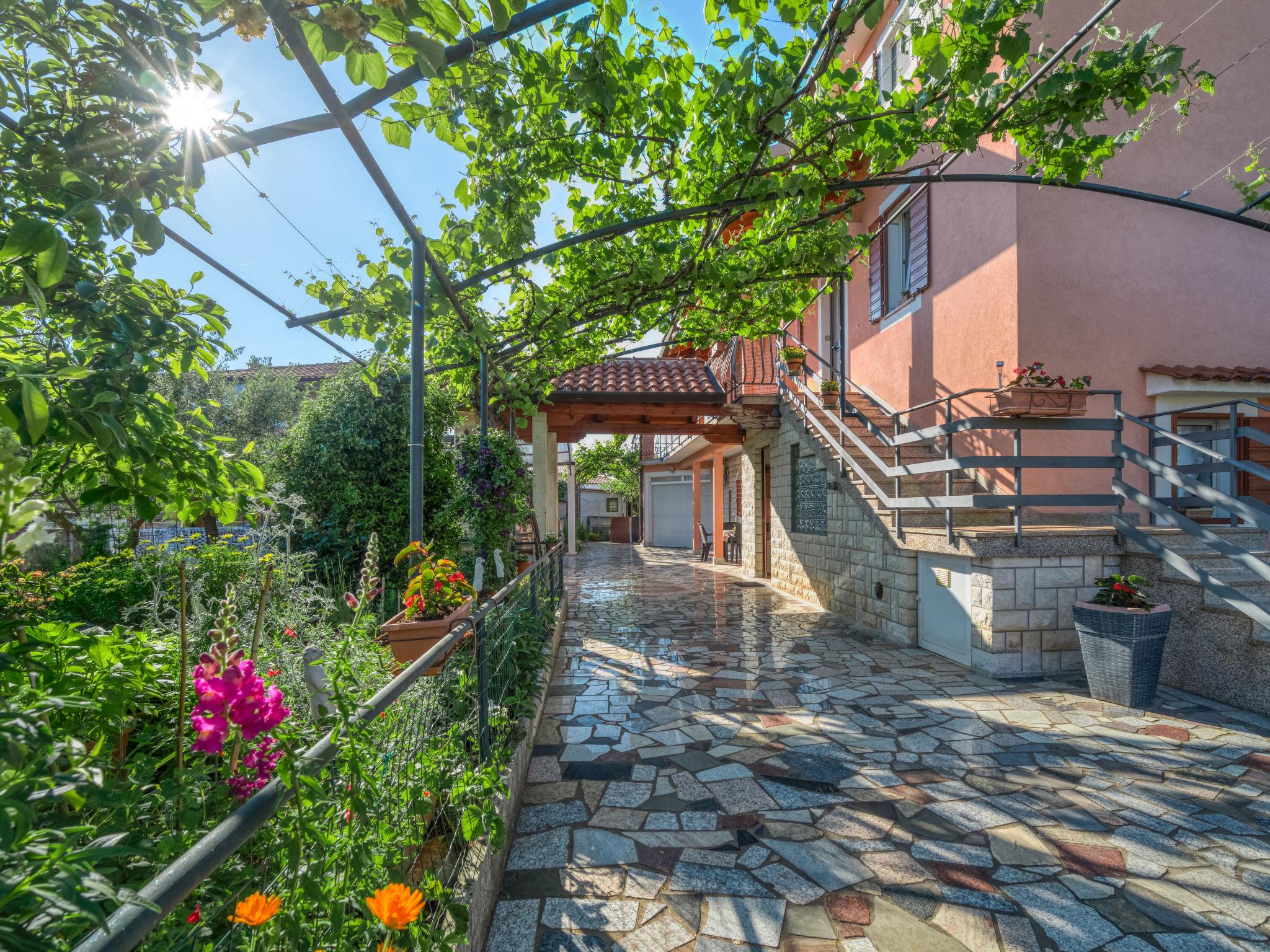 Foto 5 - Apartamento de 1 habitación en Umag con terraza y vistas al mar