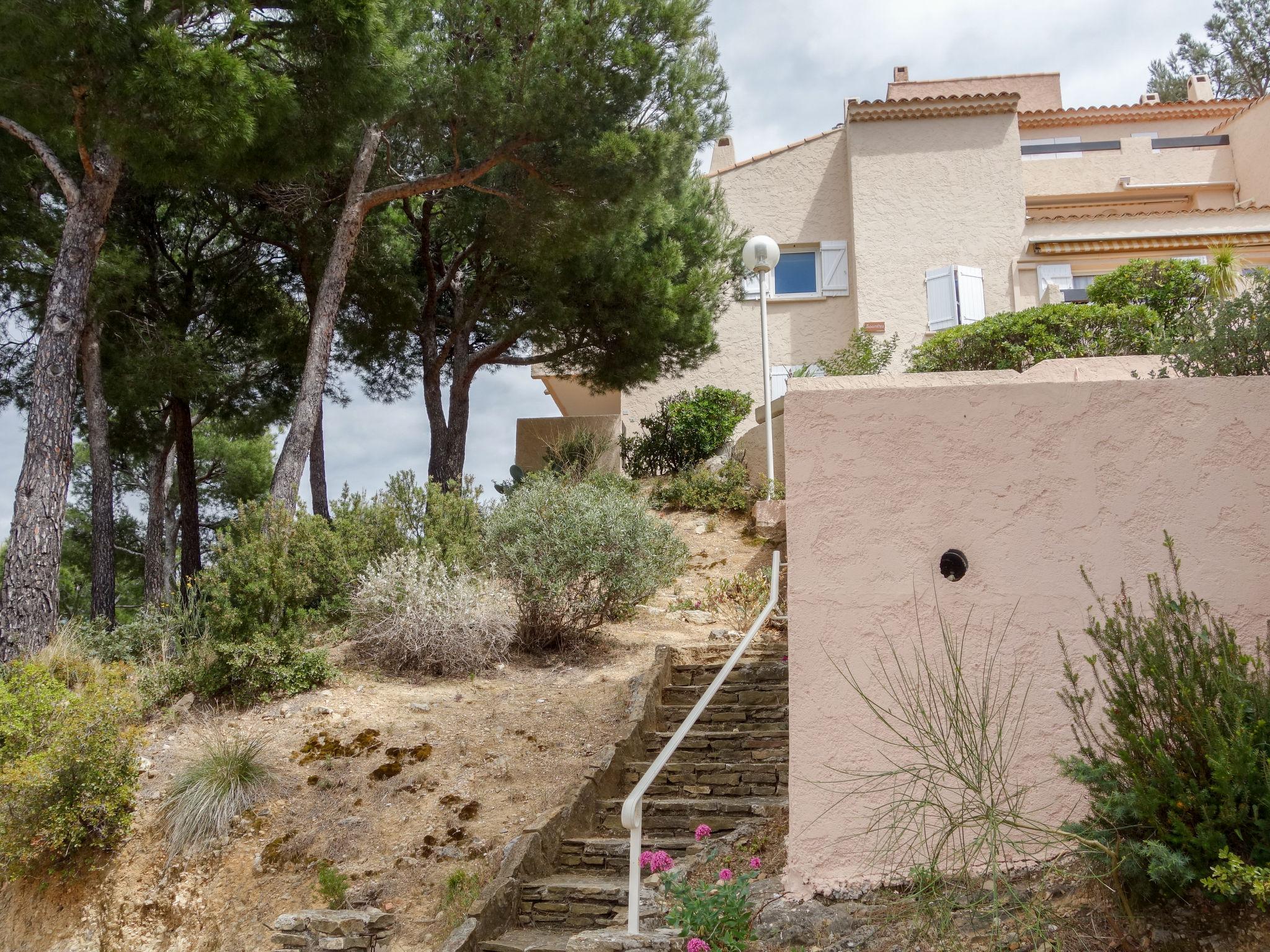 Foto 13 - Apartamento de 1 habitación en Saint-Cyr-sur-Mer con terraza