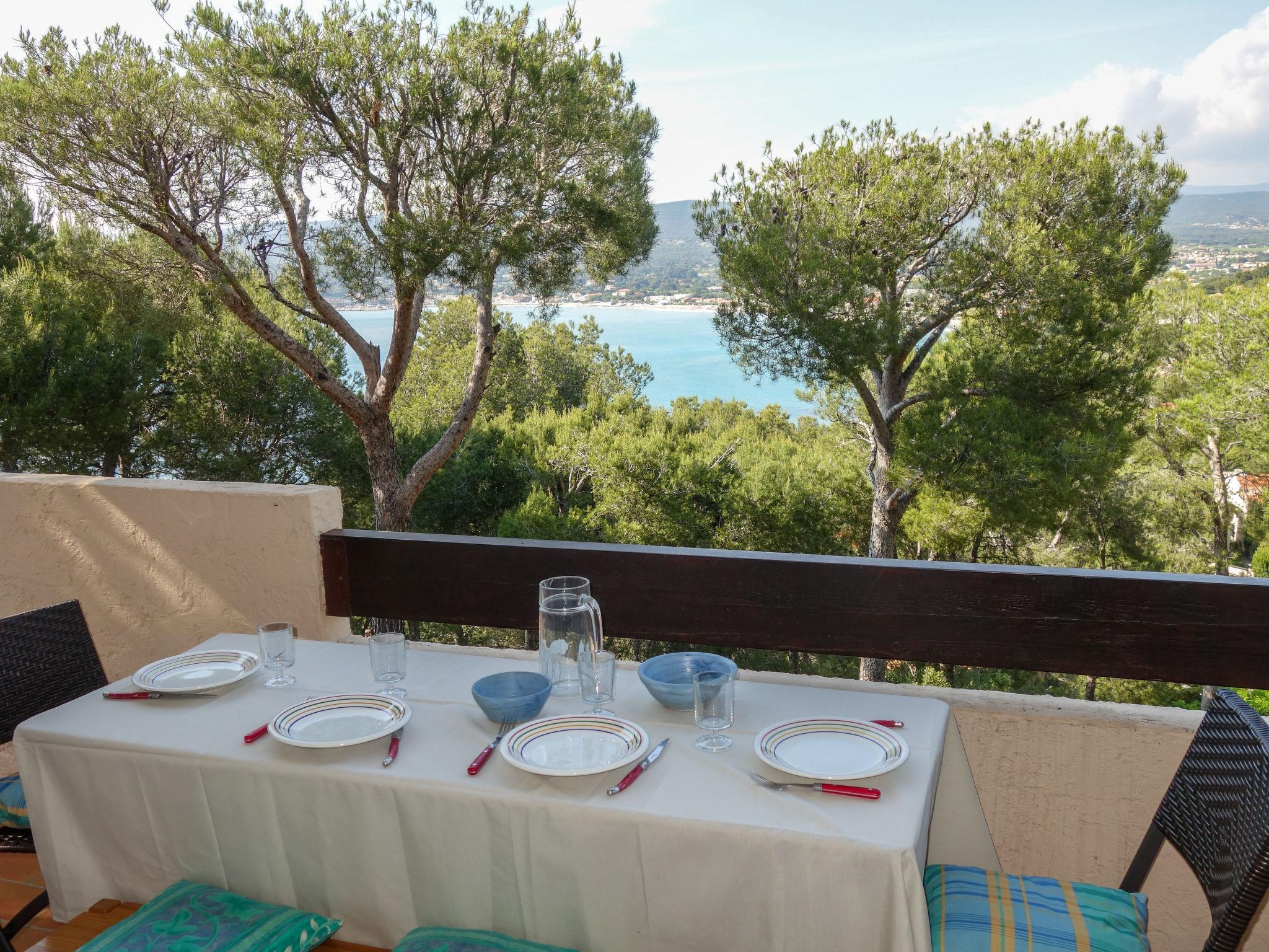 Foto 1 - Apartamento de 1 habitación en Saint-Cyr-sur-Mer con terraza y vistas al mar