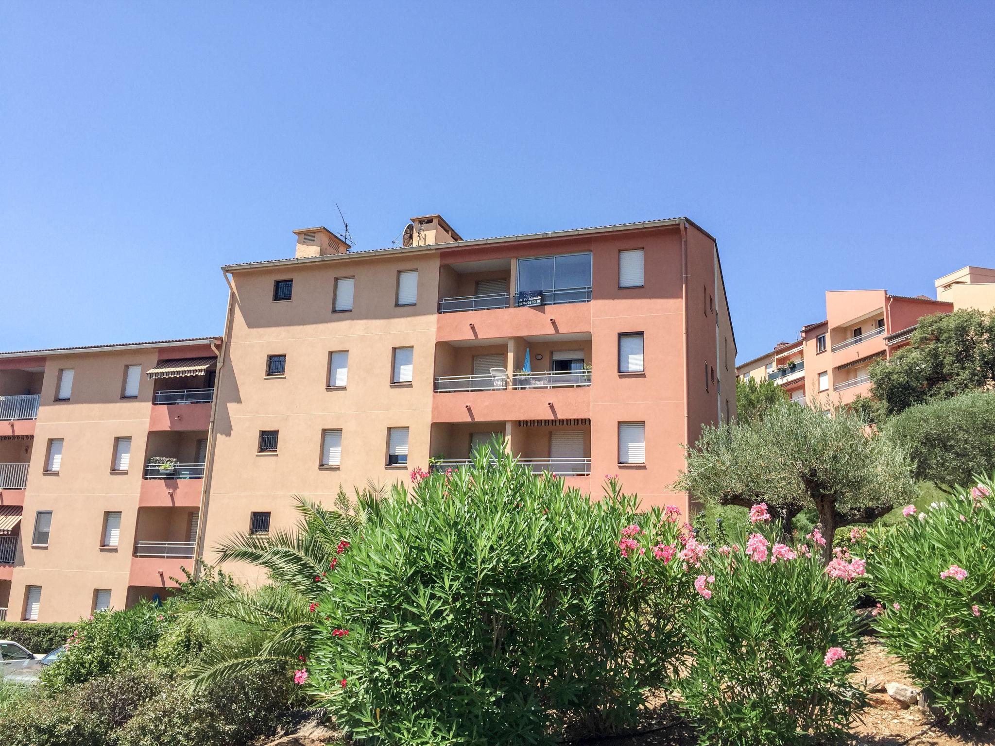 Photo 12 - Appartement de 2 chambres à Sainte-Maxime avec terrasse et vues à la mer